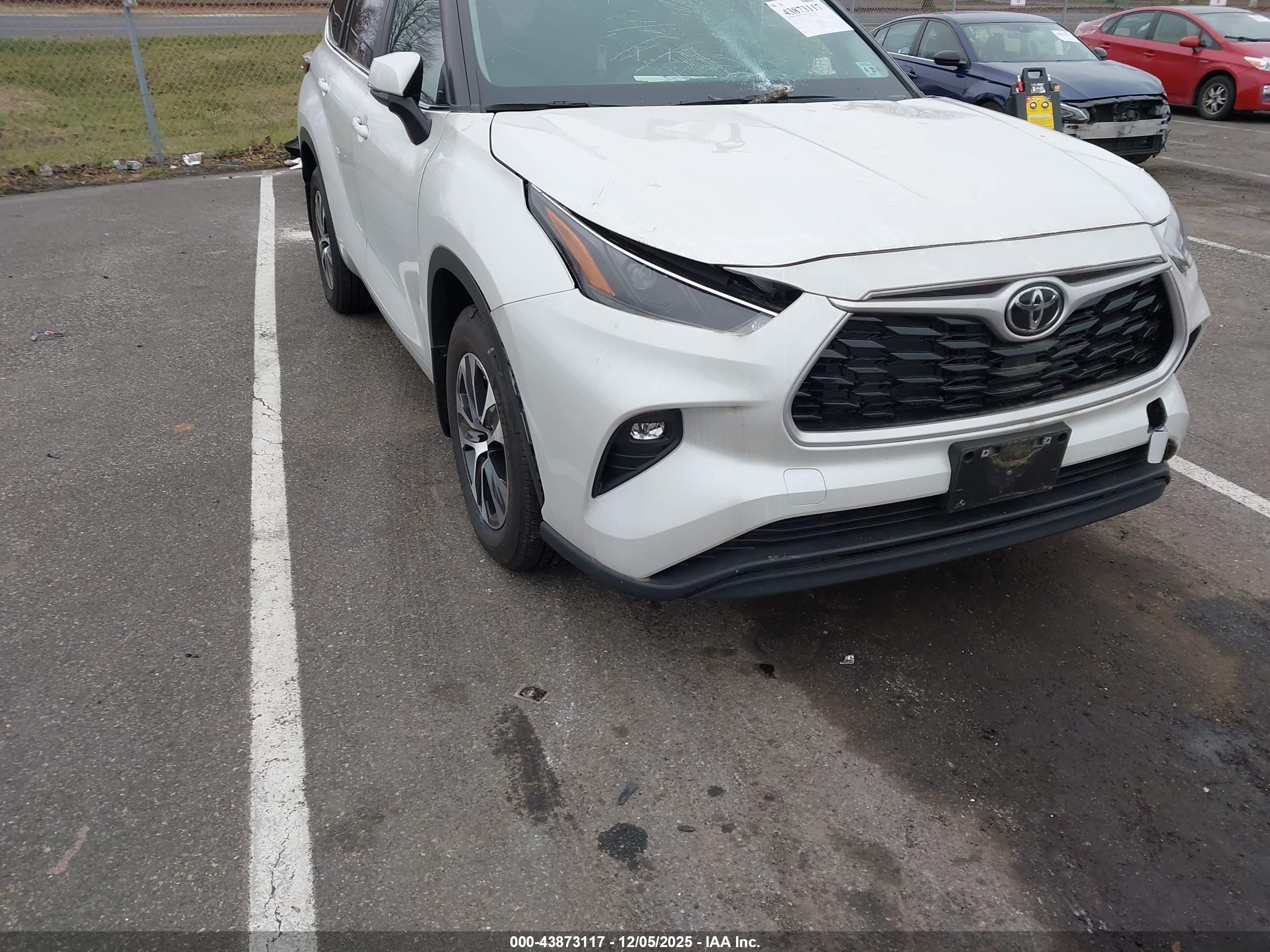 TOYOTA HIGHLANDER image 6