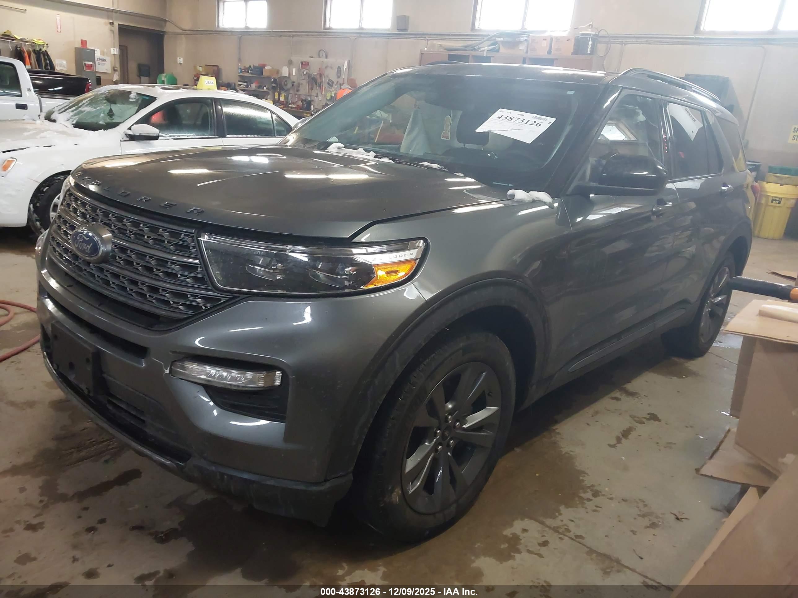 FORD EXPLORER image 2