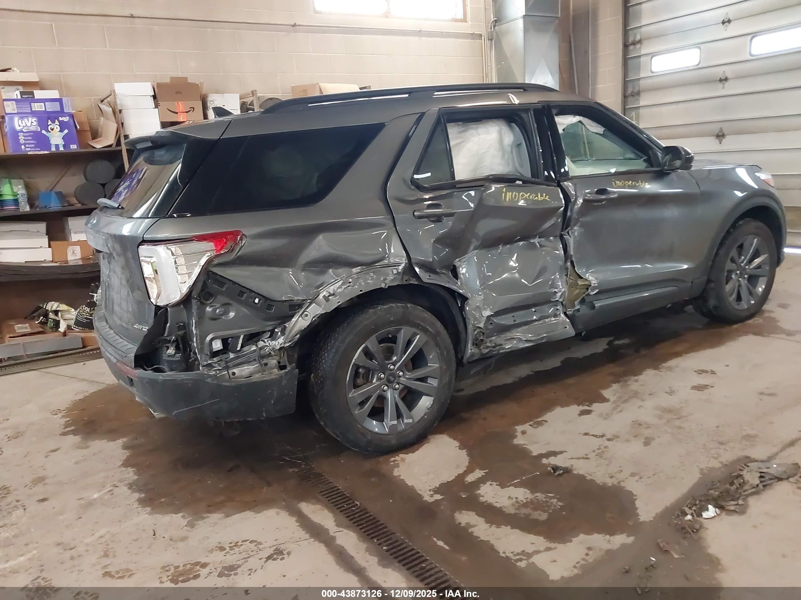 FORD EXPLORER image 4