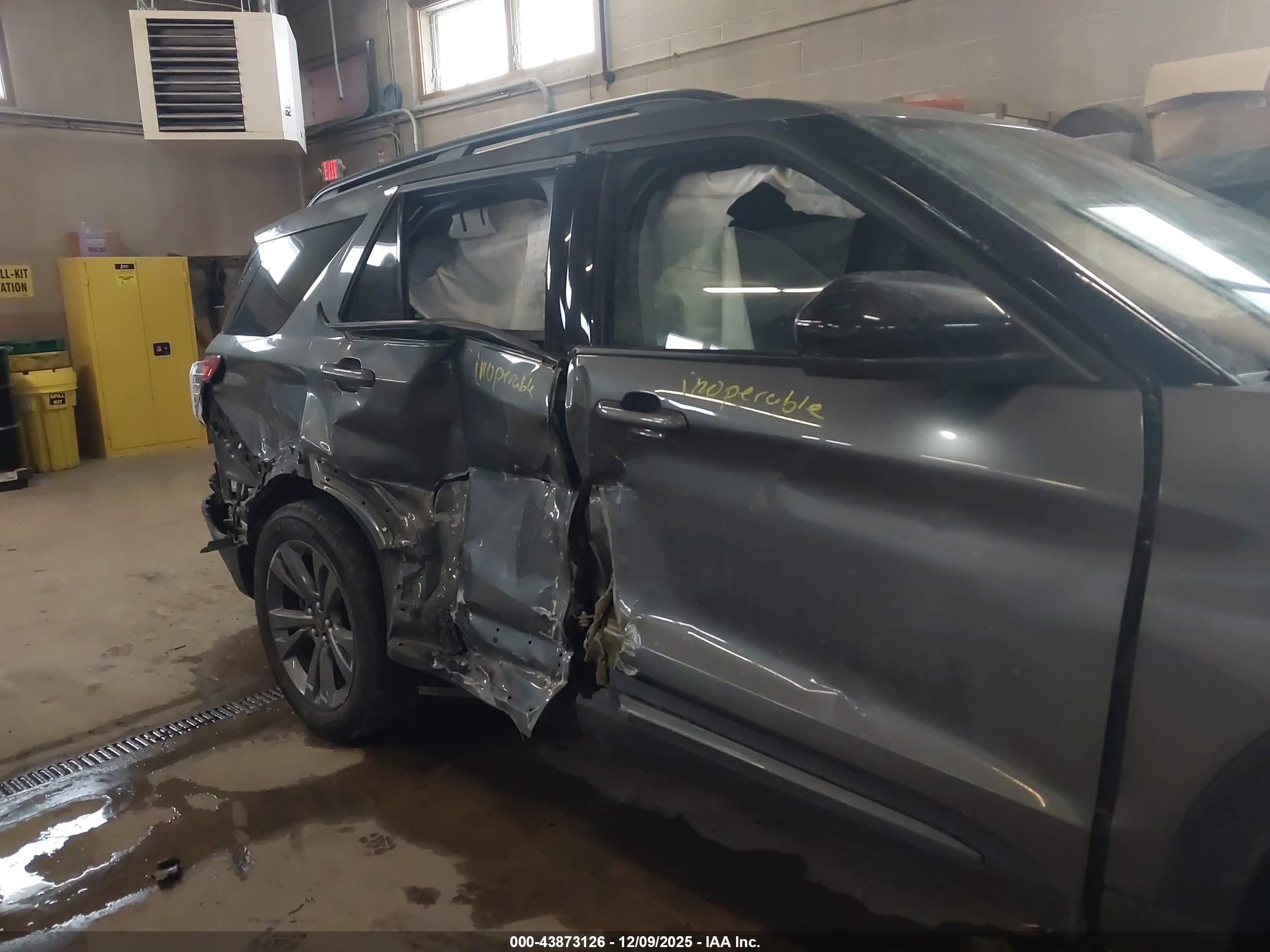 FORD EXPLORER image 6