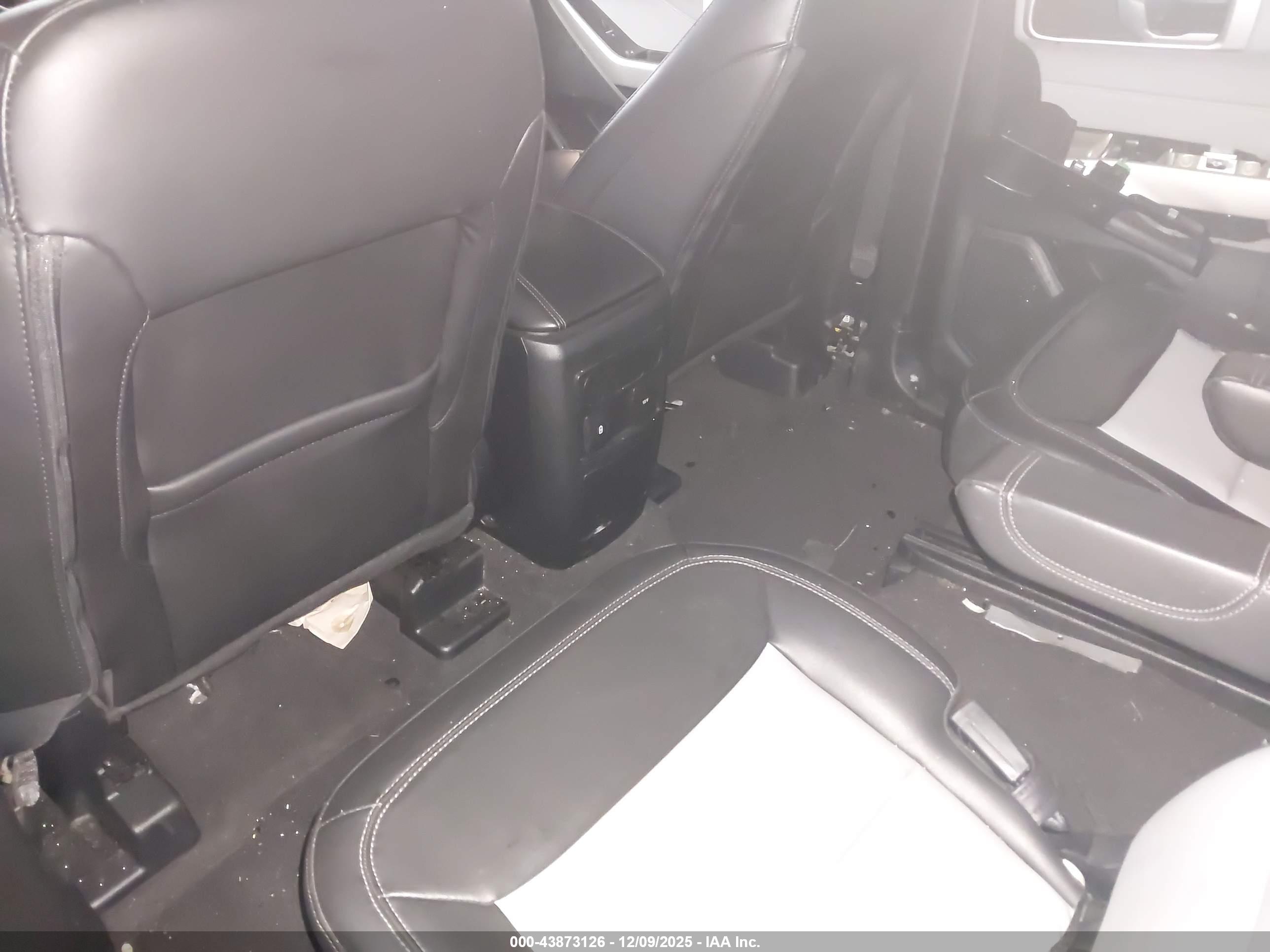 FORD EXPLORER image 8