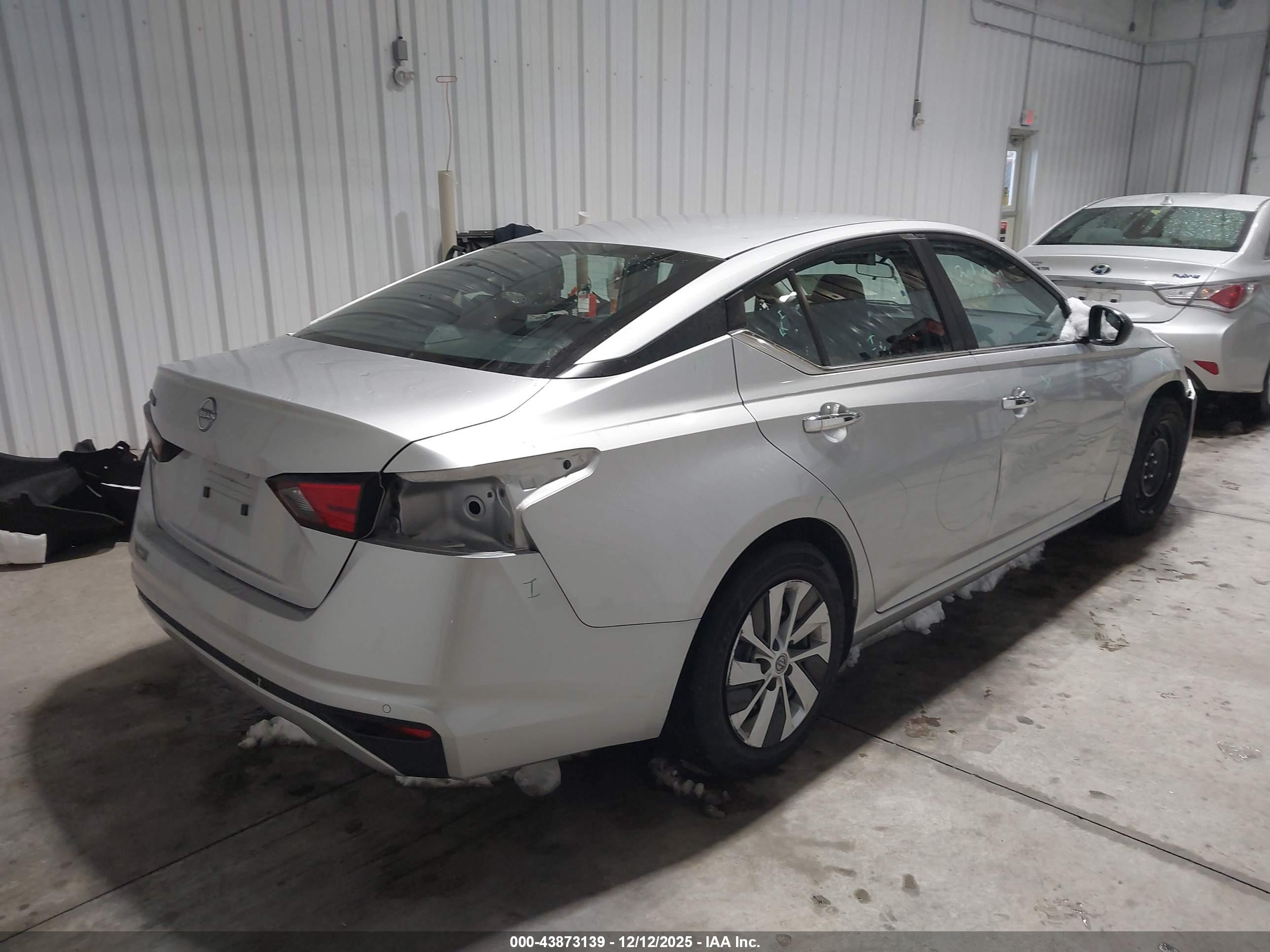 NISSAN ALTIMA image 4