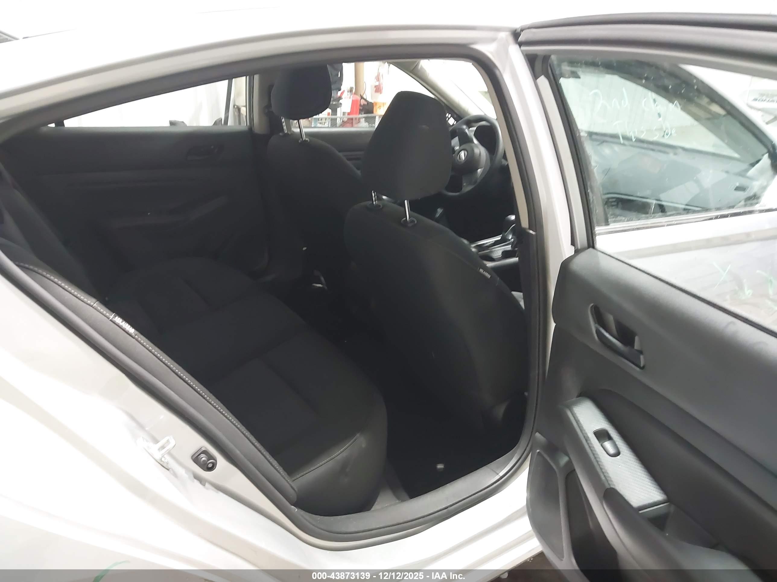 NISSAN ALTIMA image 8