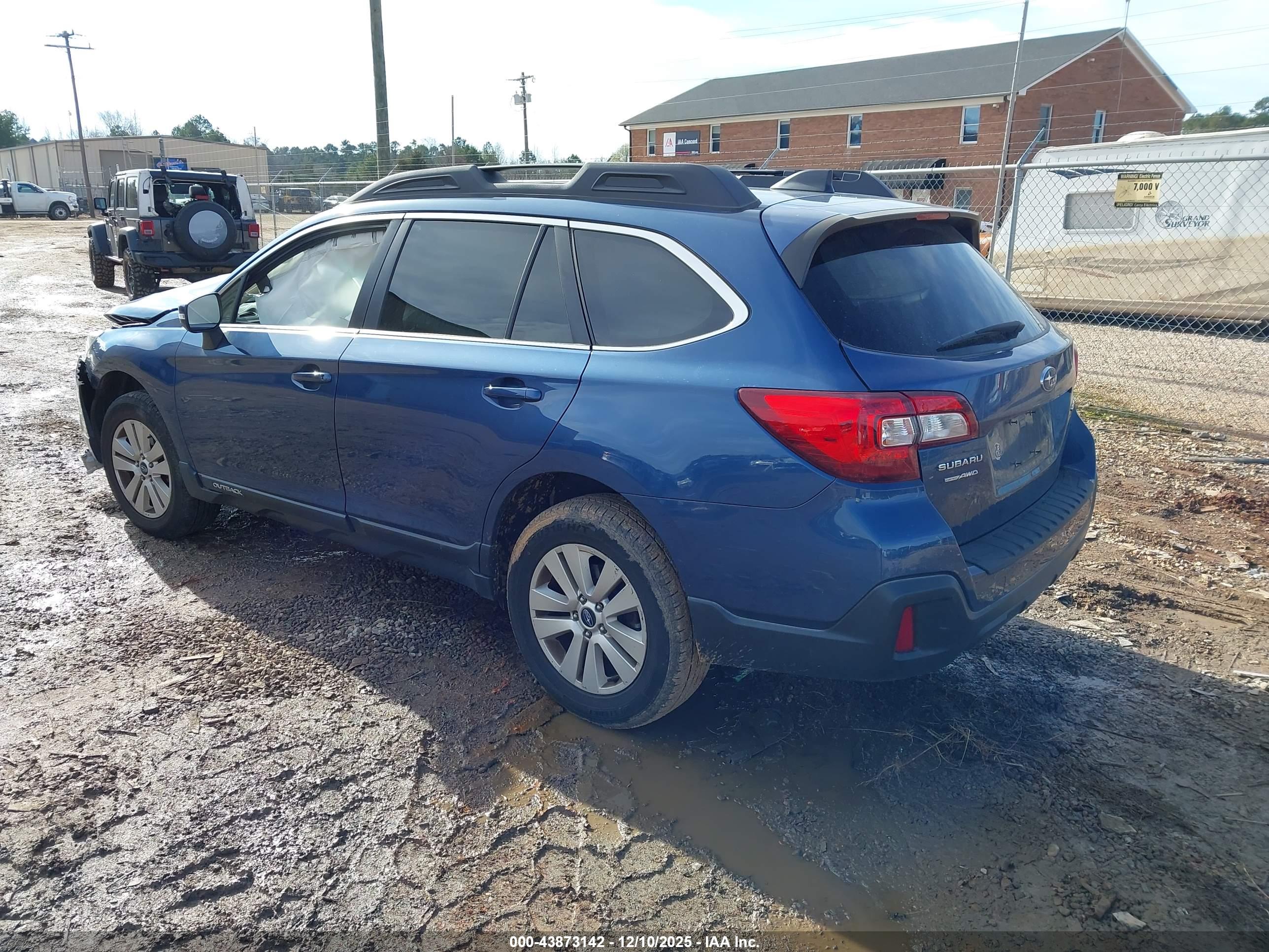 SUBARU OUTBACK image 3