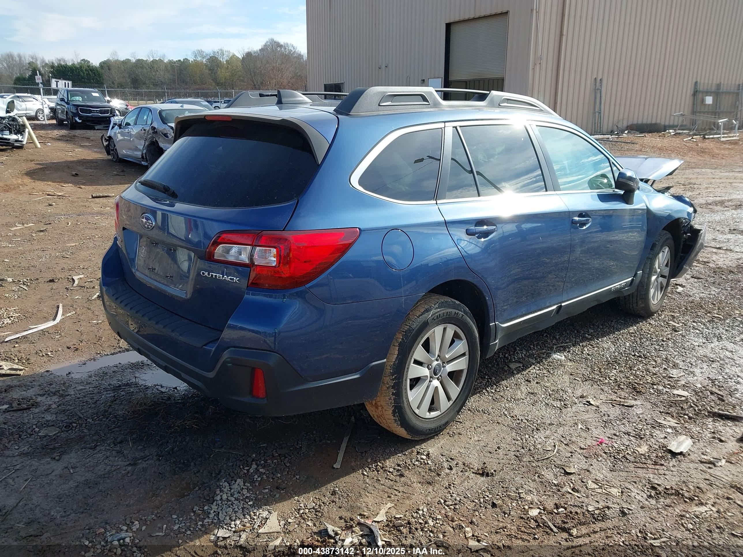 SUBARU OUTBACK image 4