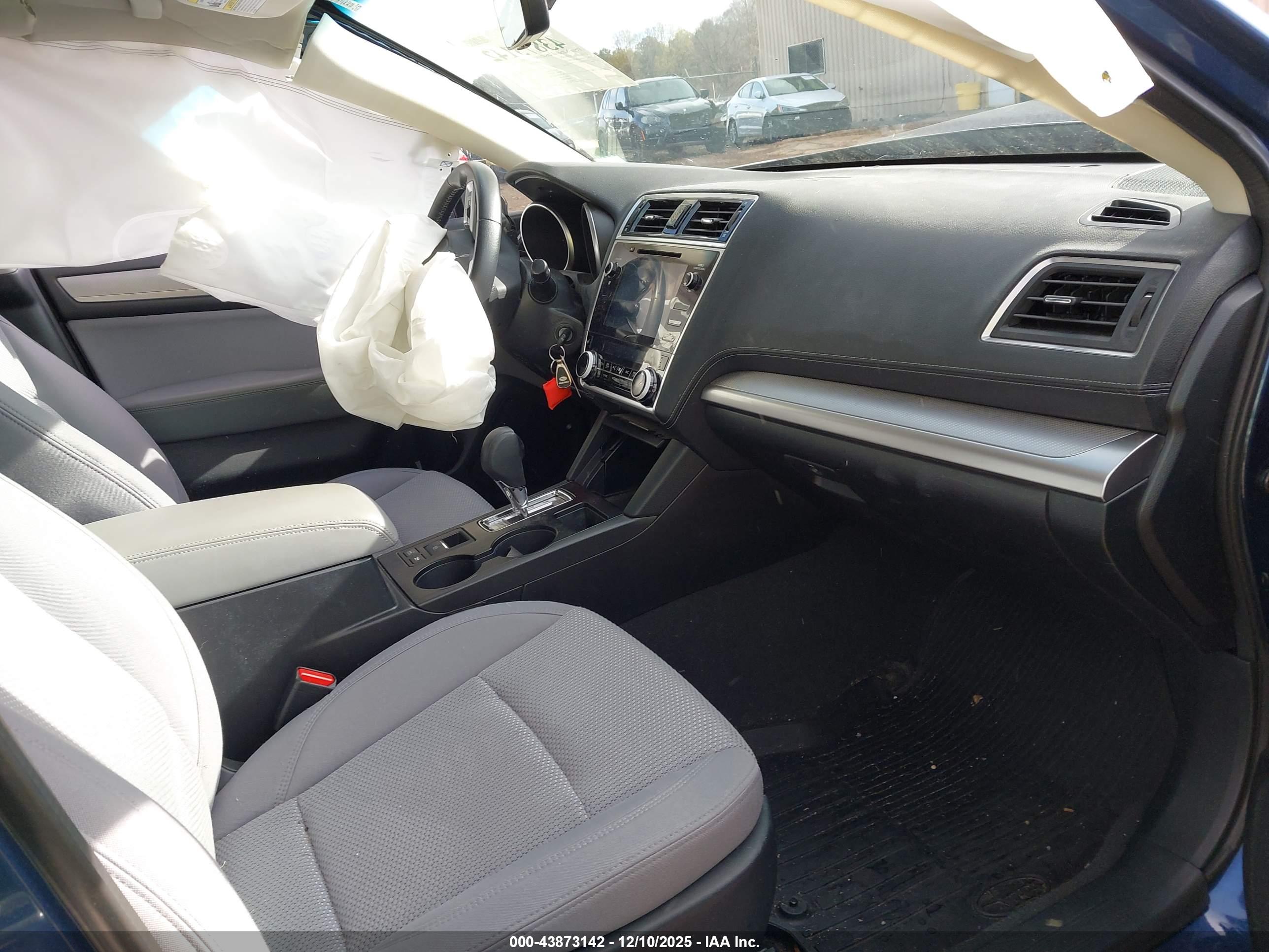 SUBARU OUTBACK image 5