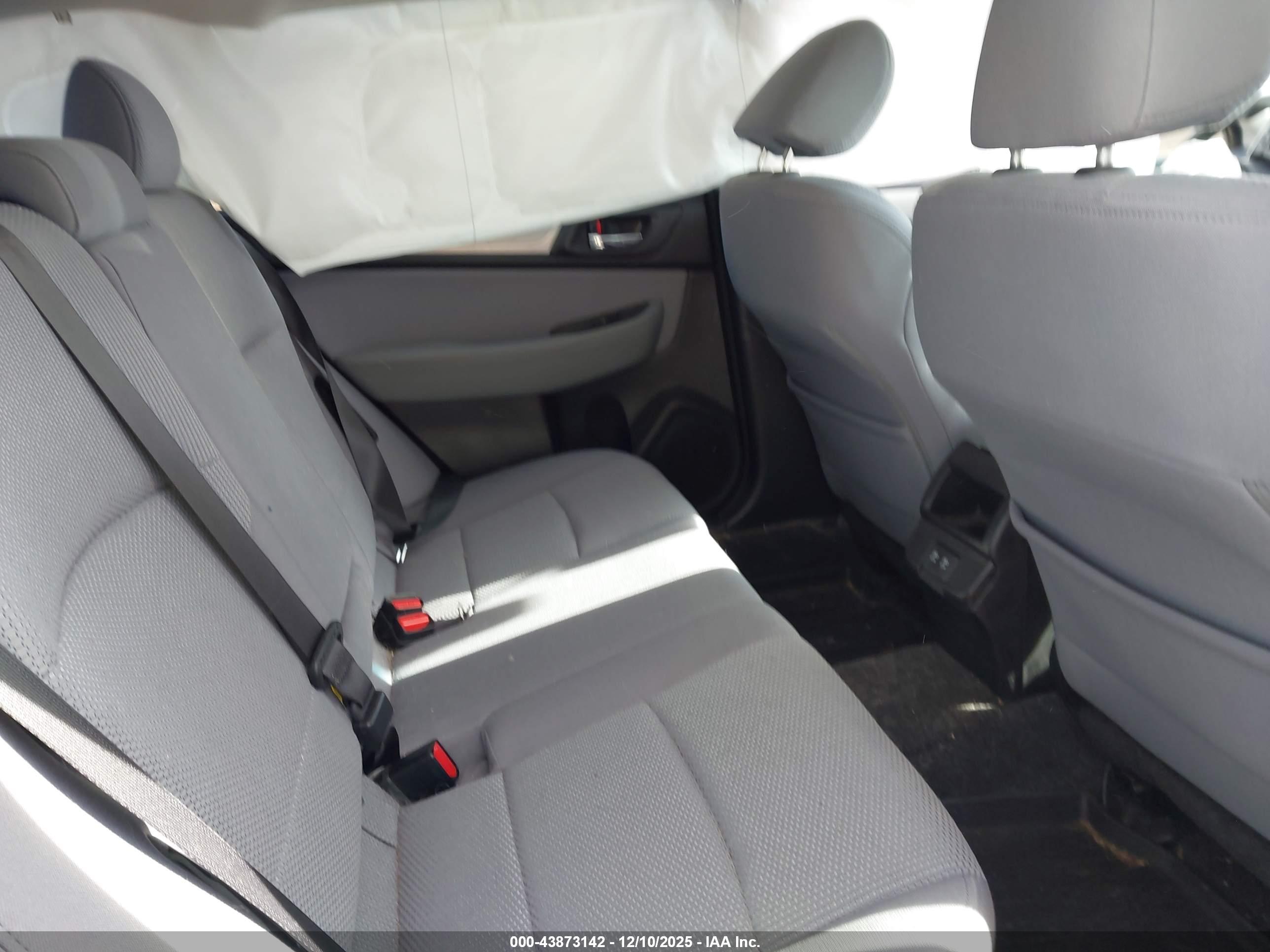 SUBARU OUTBACK image 8