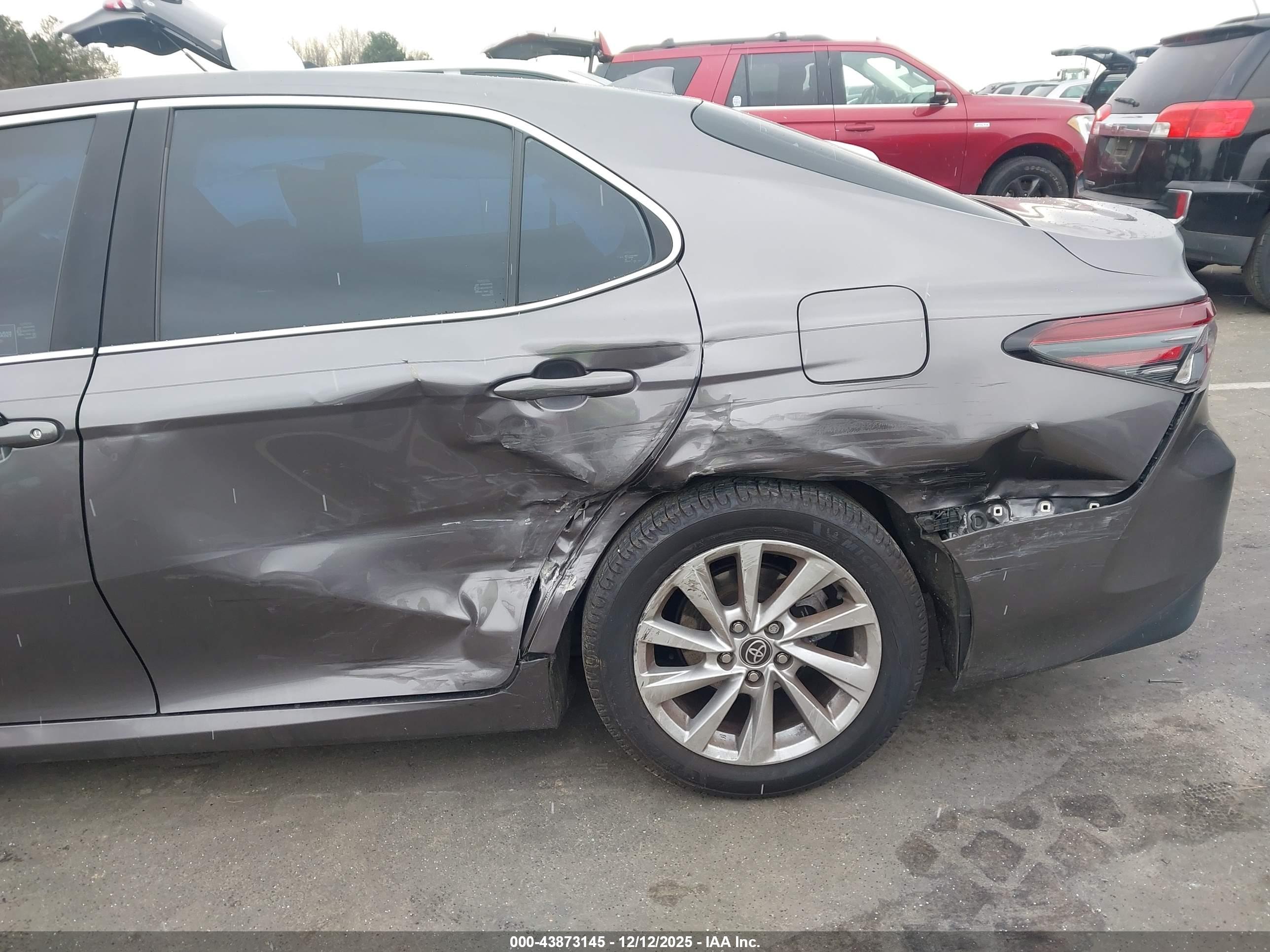 TOYOTA CAMRY image 6