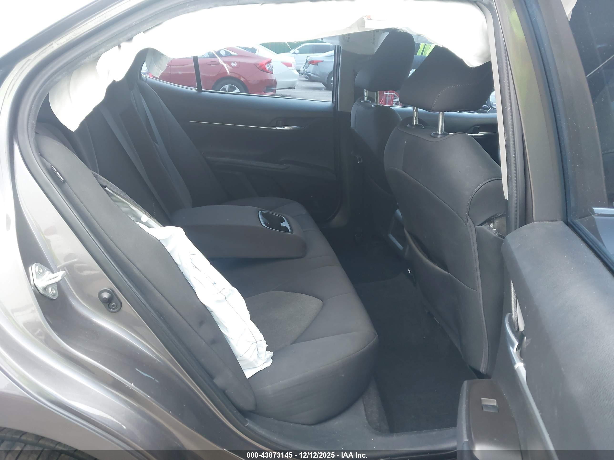 TOYOTA CAMRY image 8