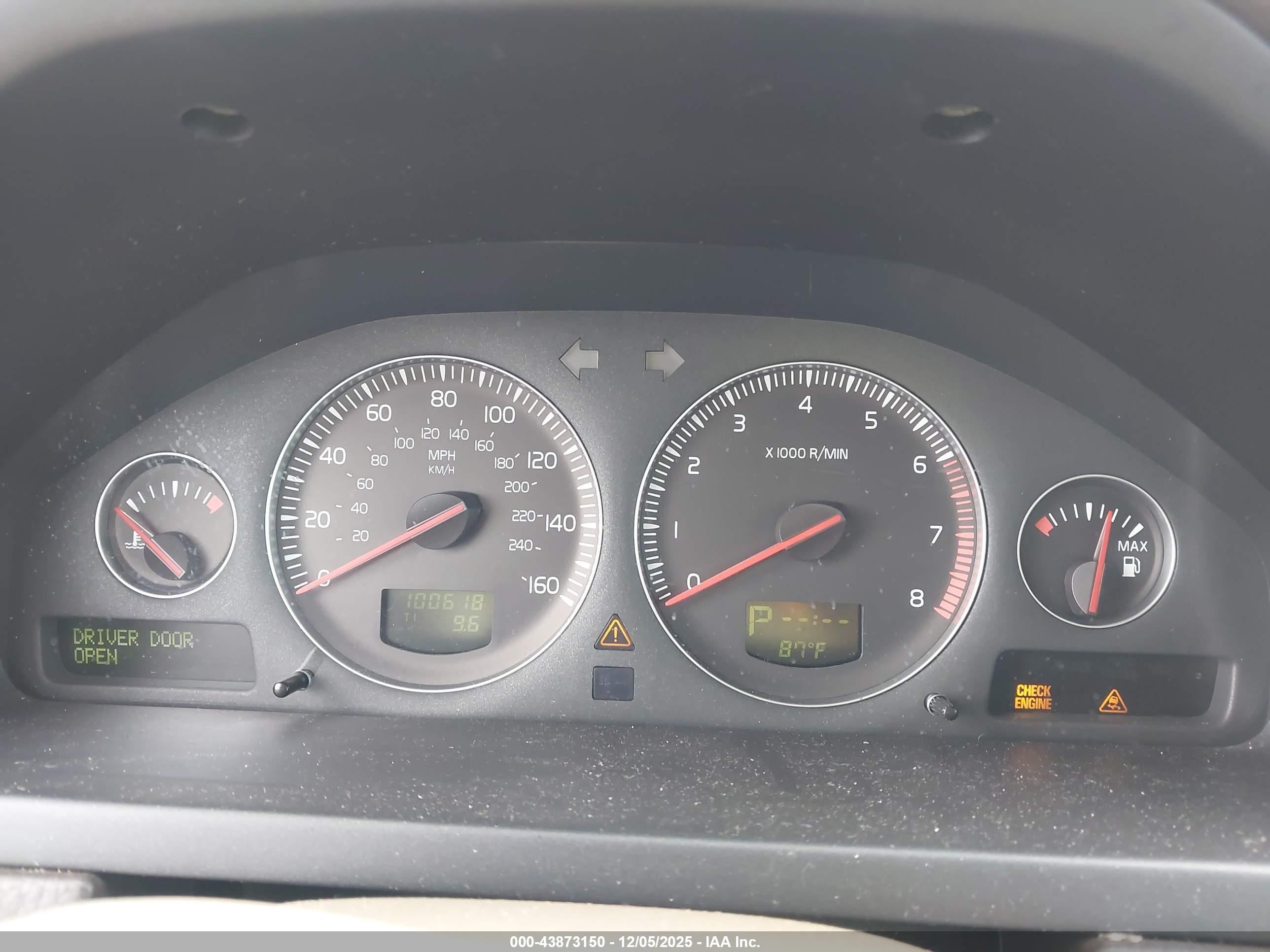 VOLVO XC90 image 7