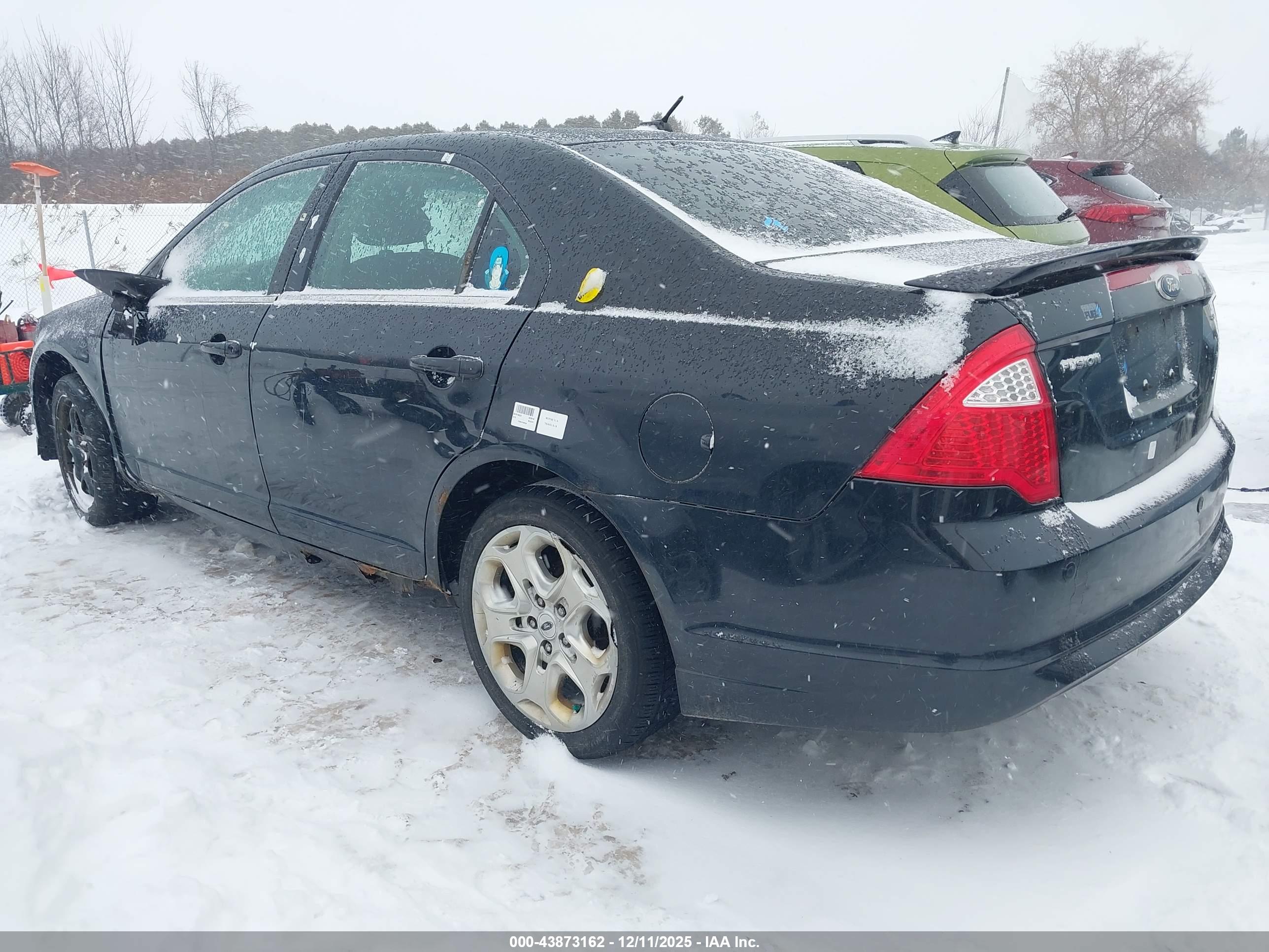 FORD FUSION image 3