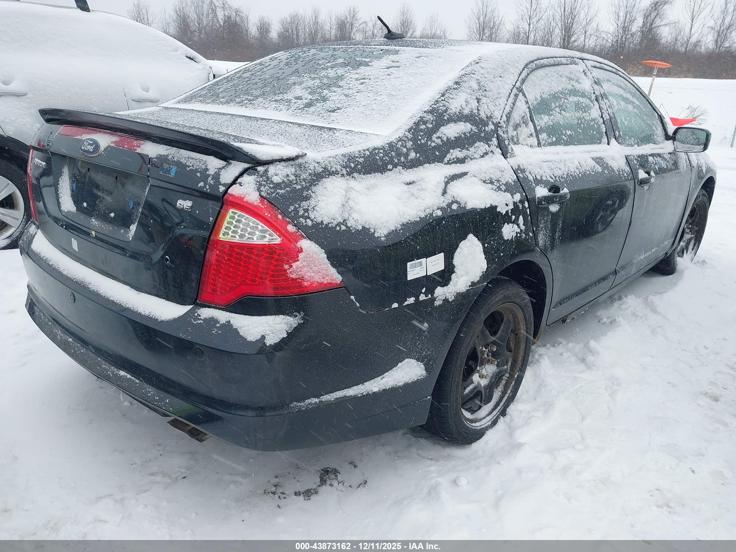 FORD FUSION image 4