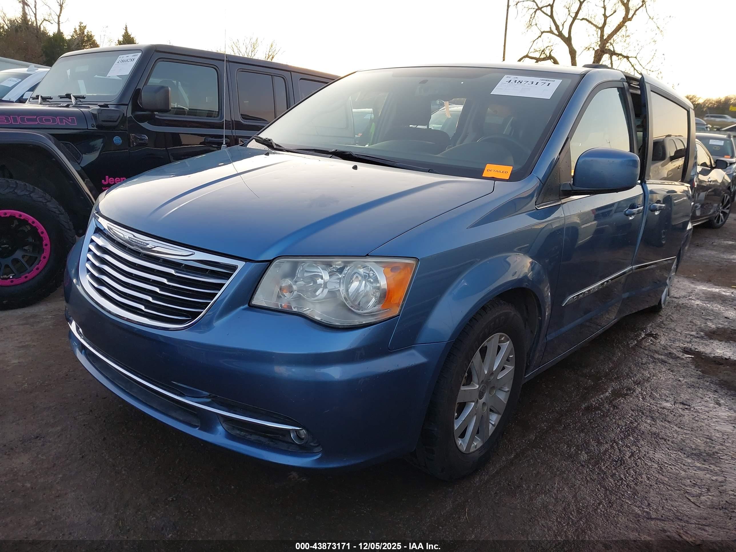 CHRYSLER TOWN image 2