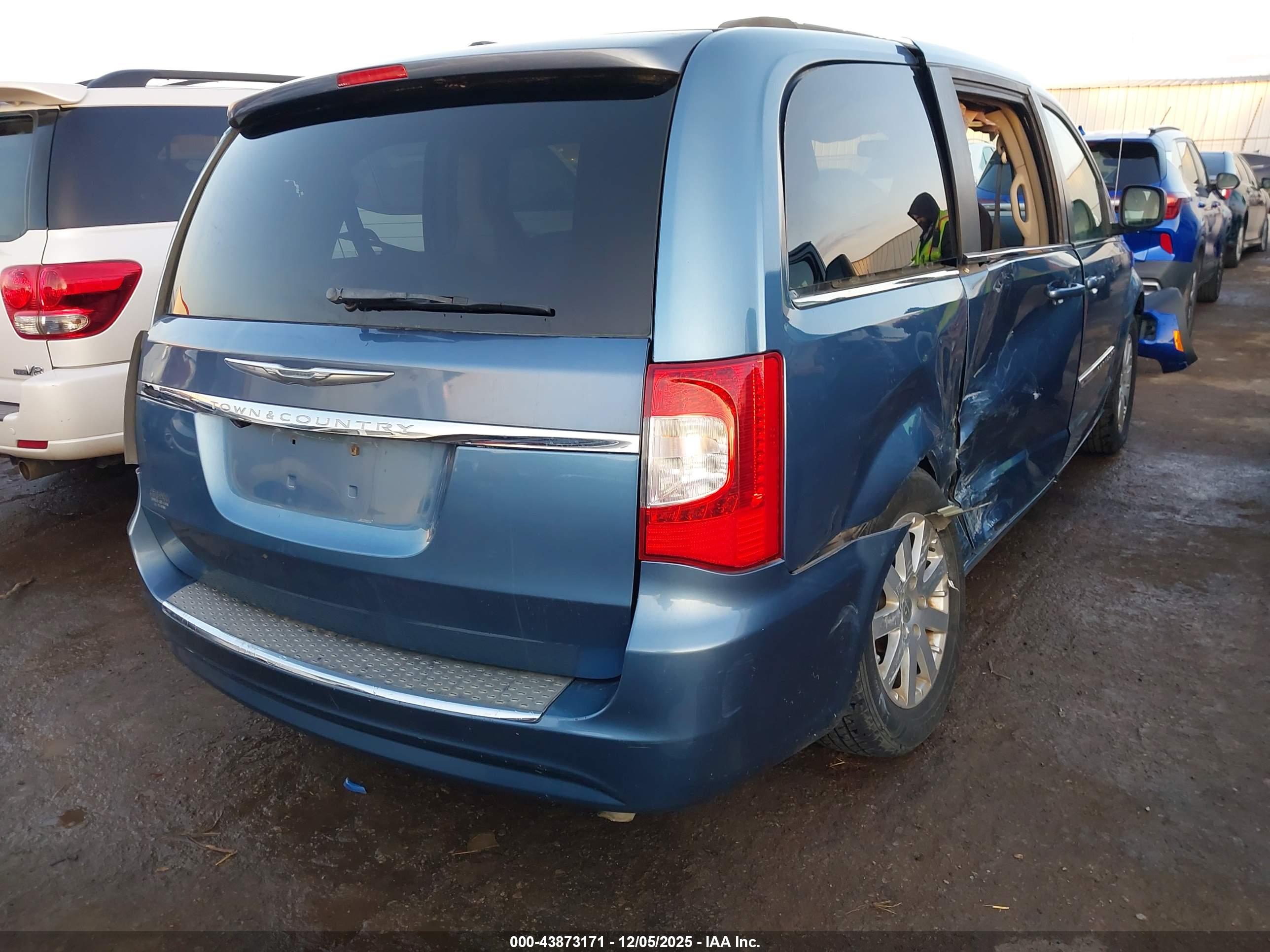 CHRYSLER TOWN image 4