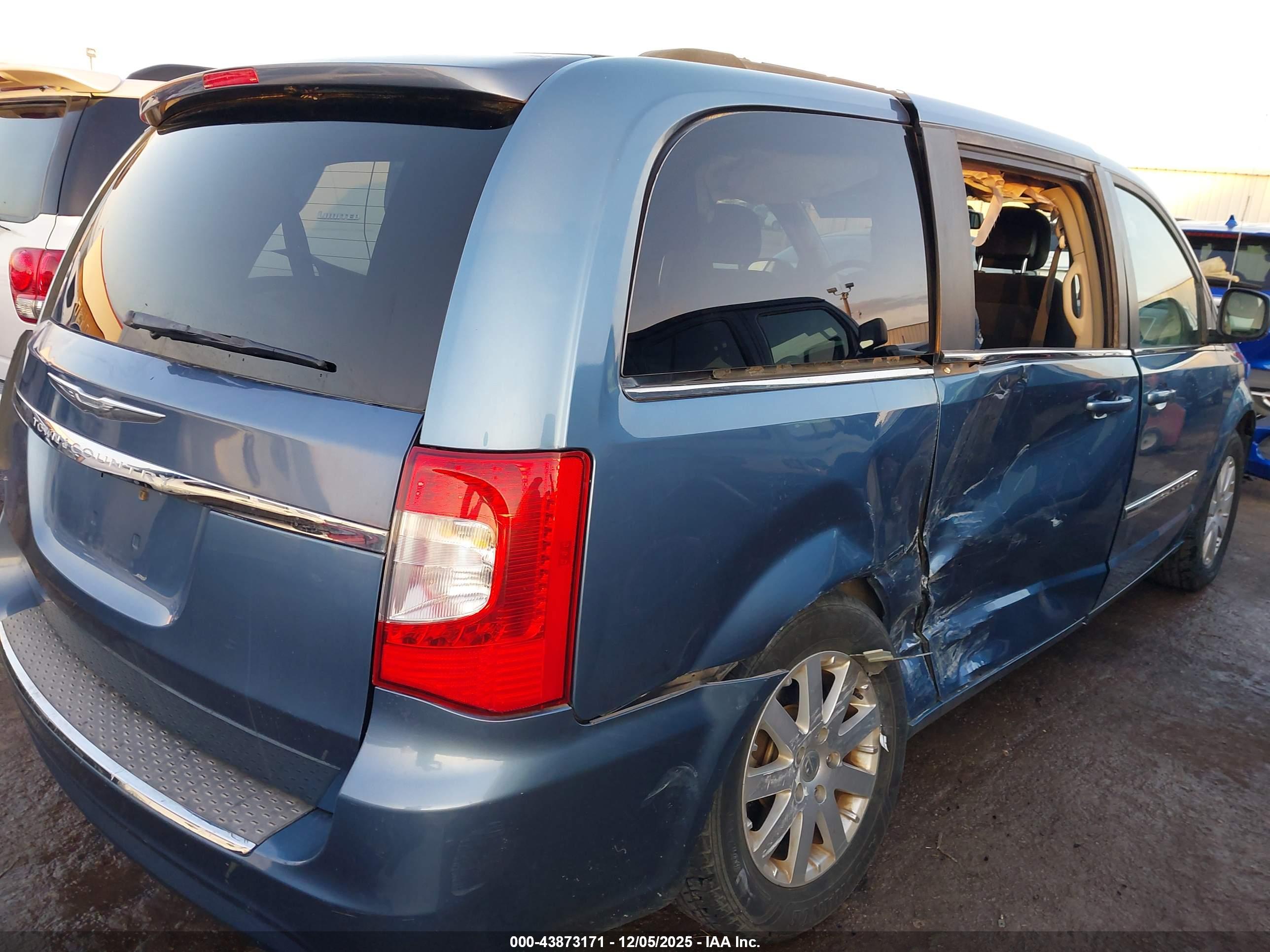CHRYSLER TOWN image 6