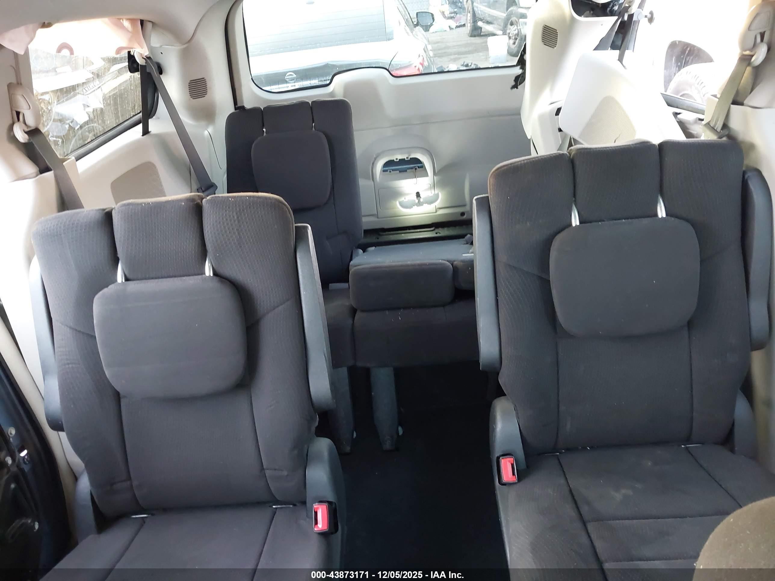 CHRYSLER TOWN image 8