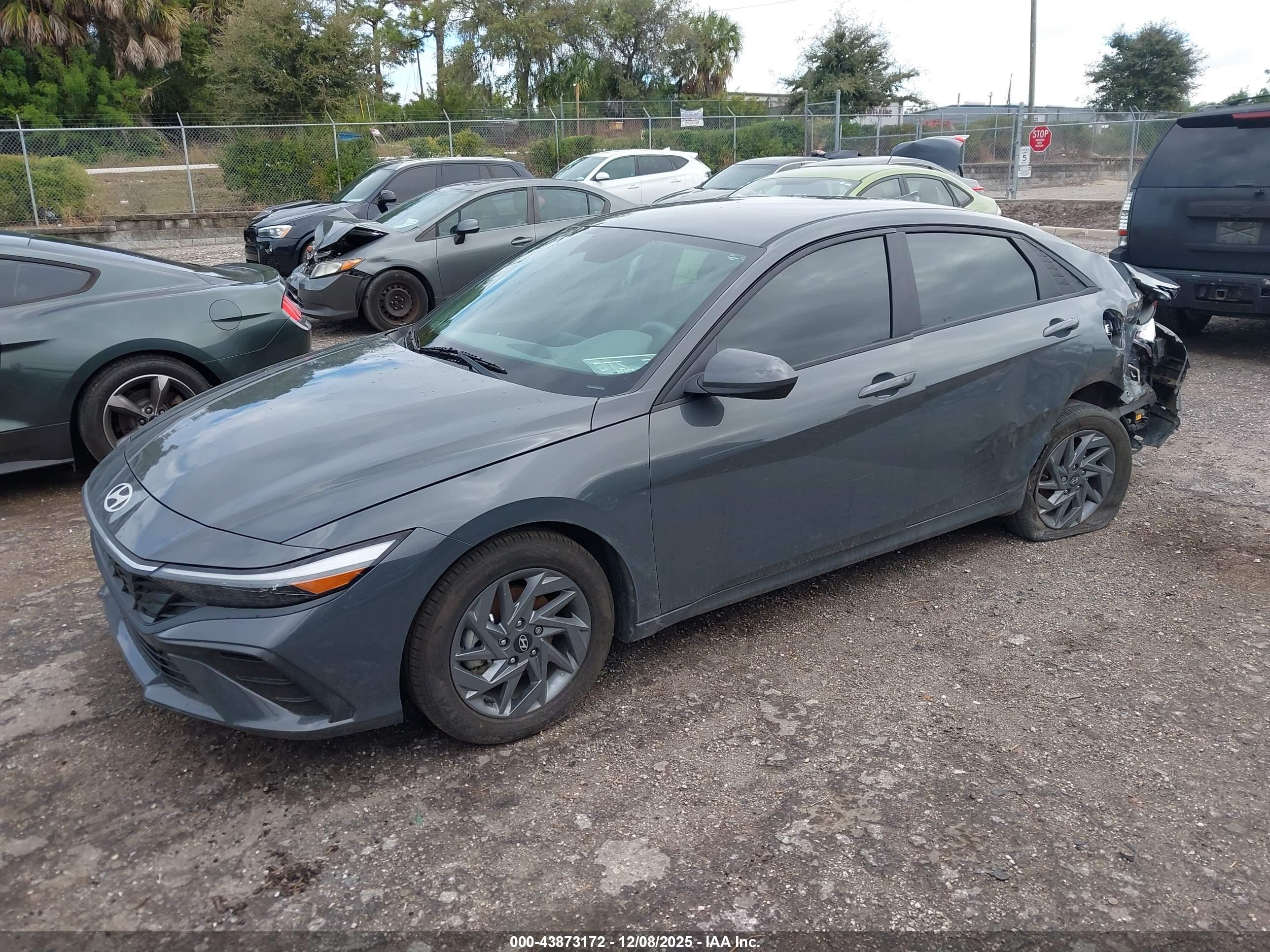 HYUNDAI ELANTRA image 2