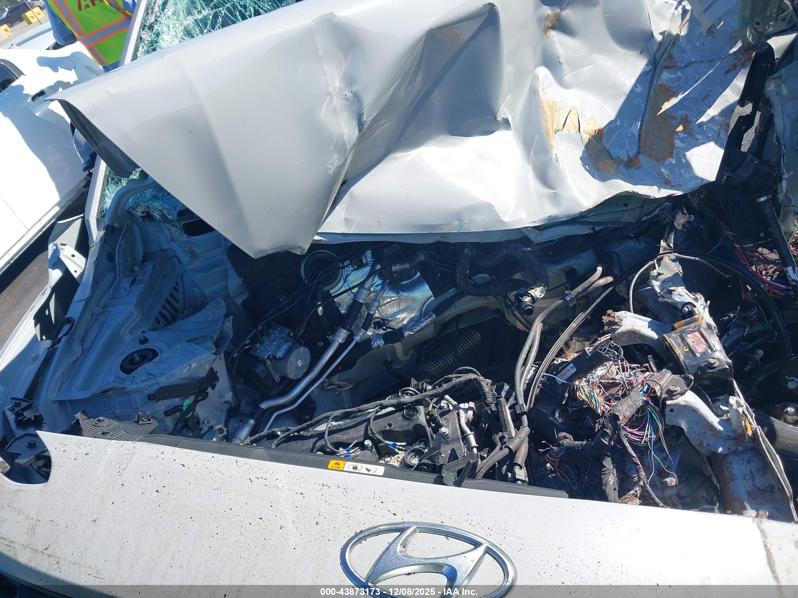 HYUNDAI KONA image 10
