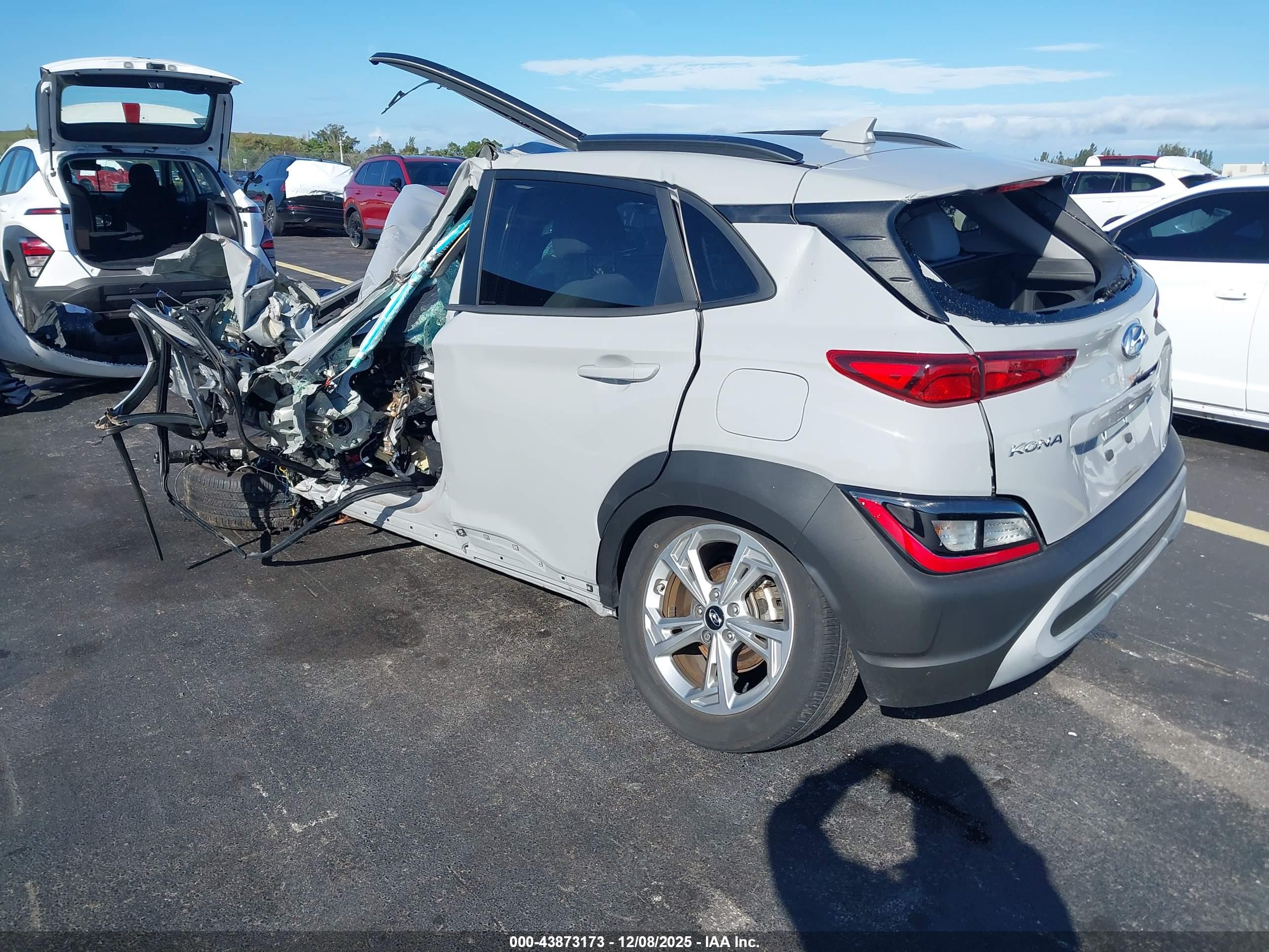 HYUNDAI KONA image 3