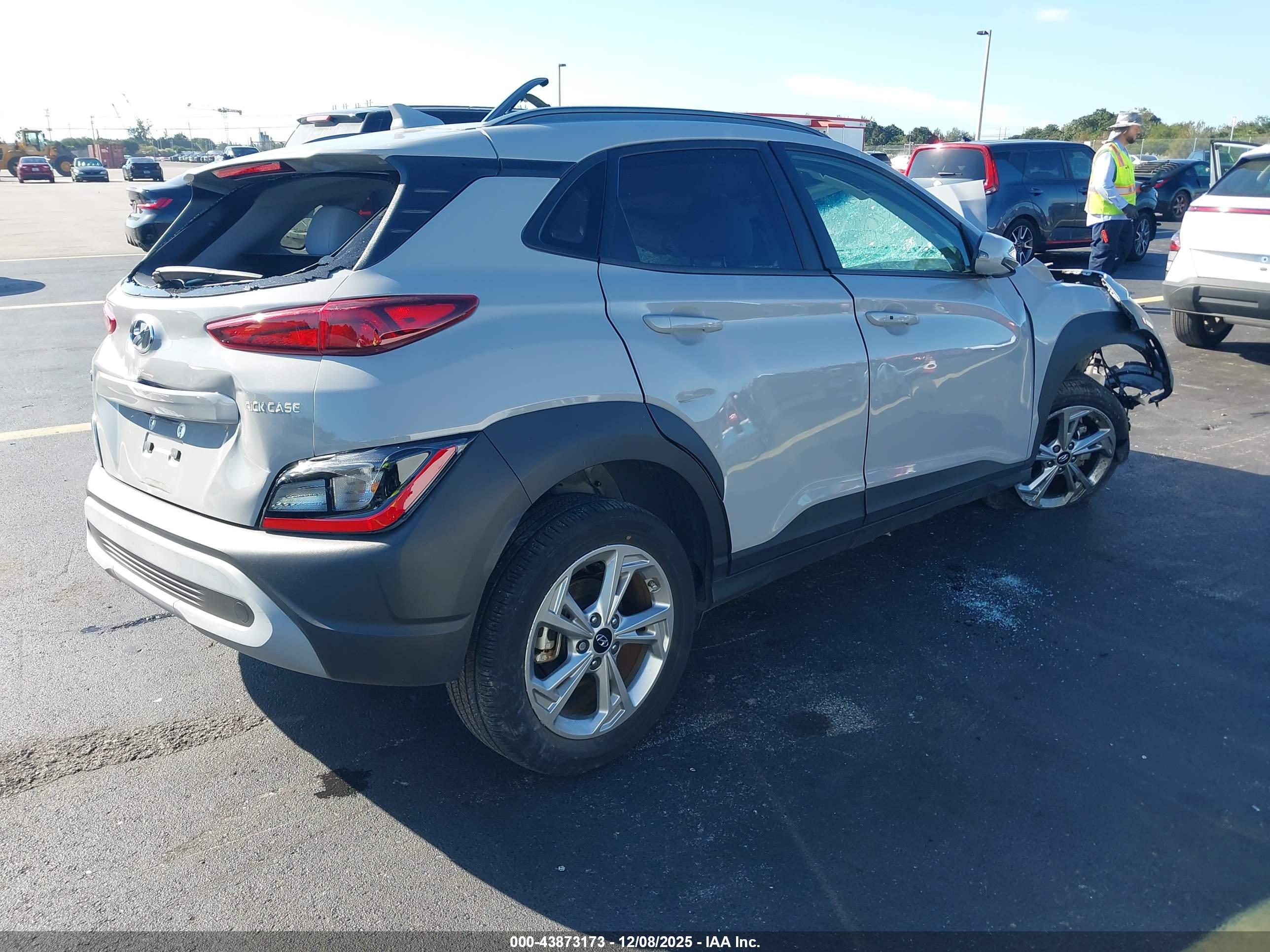 HYUNDAI KONA image 4