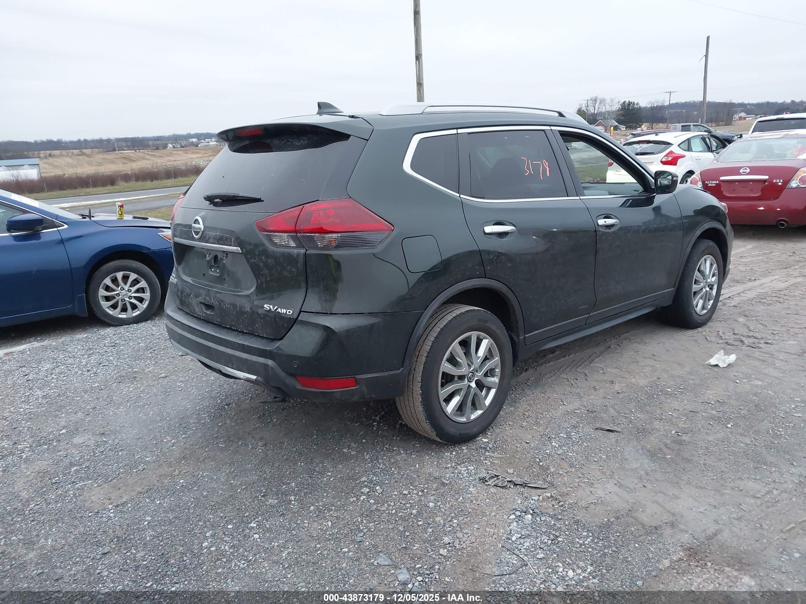 NISSAN ROGUE image 4