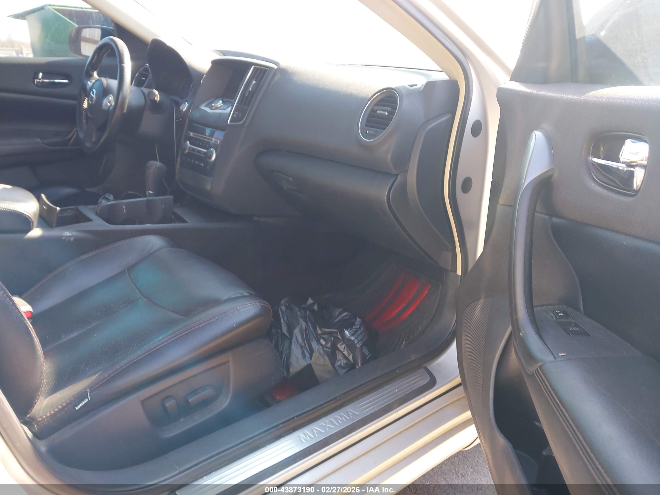 NISSAN MAXIMA image 5