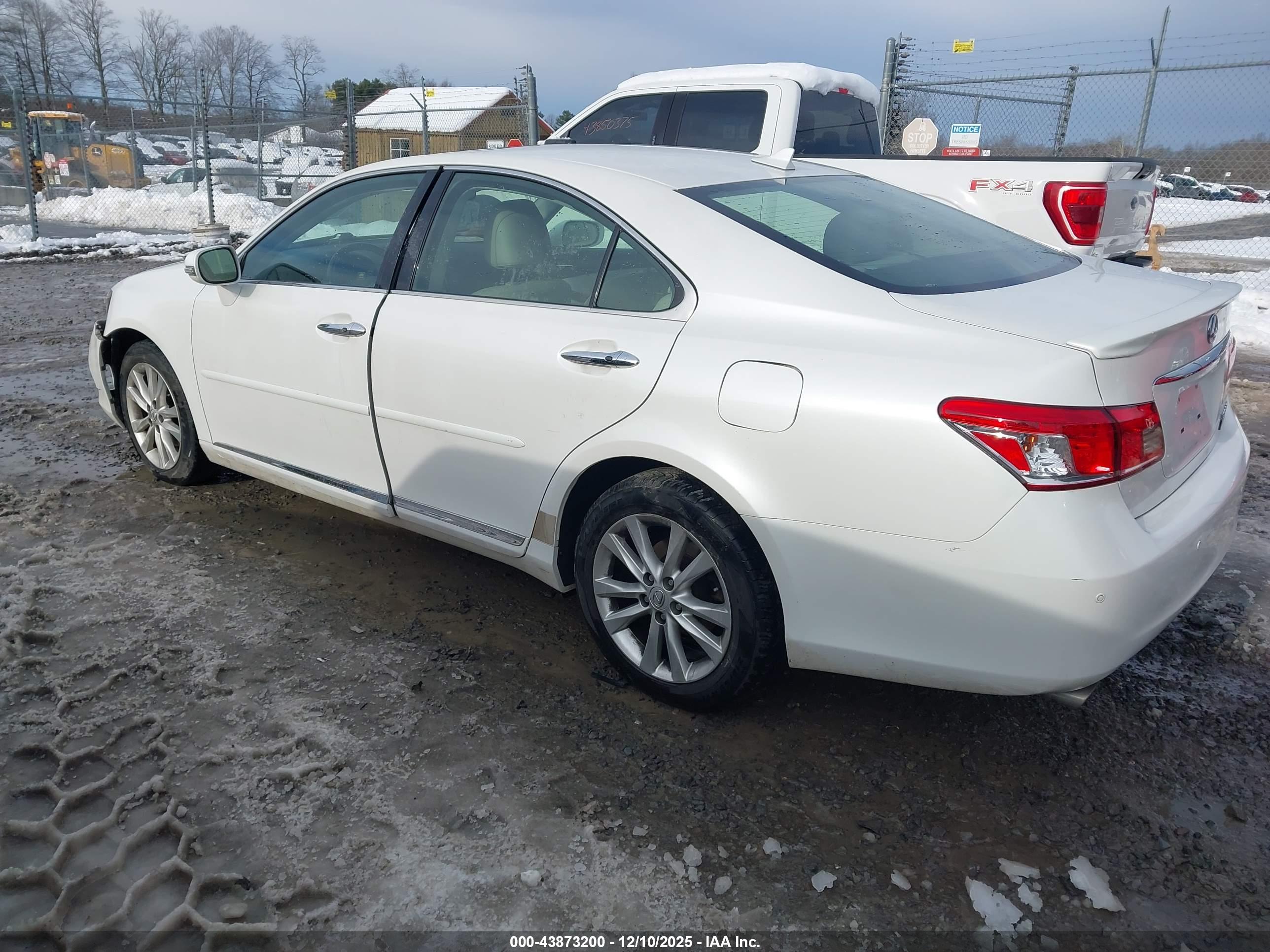LEXUS ES image 3