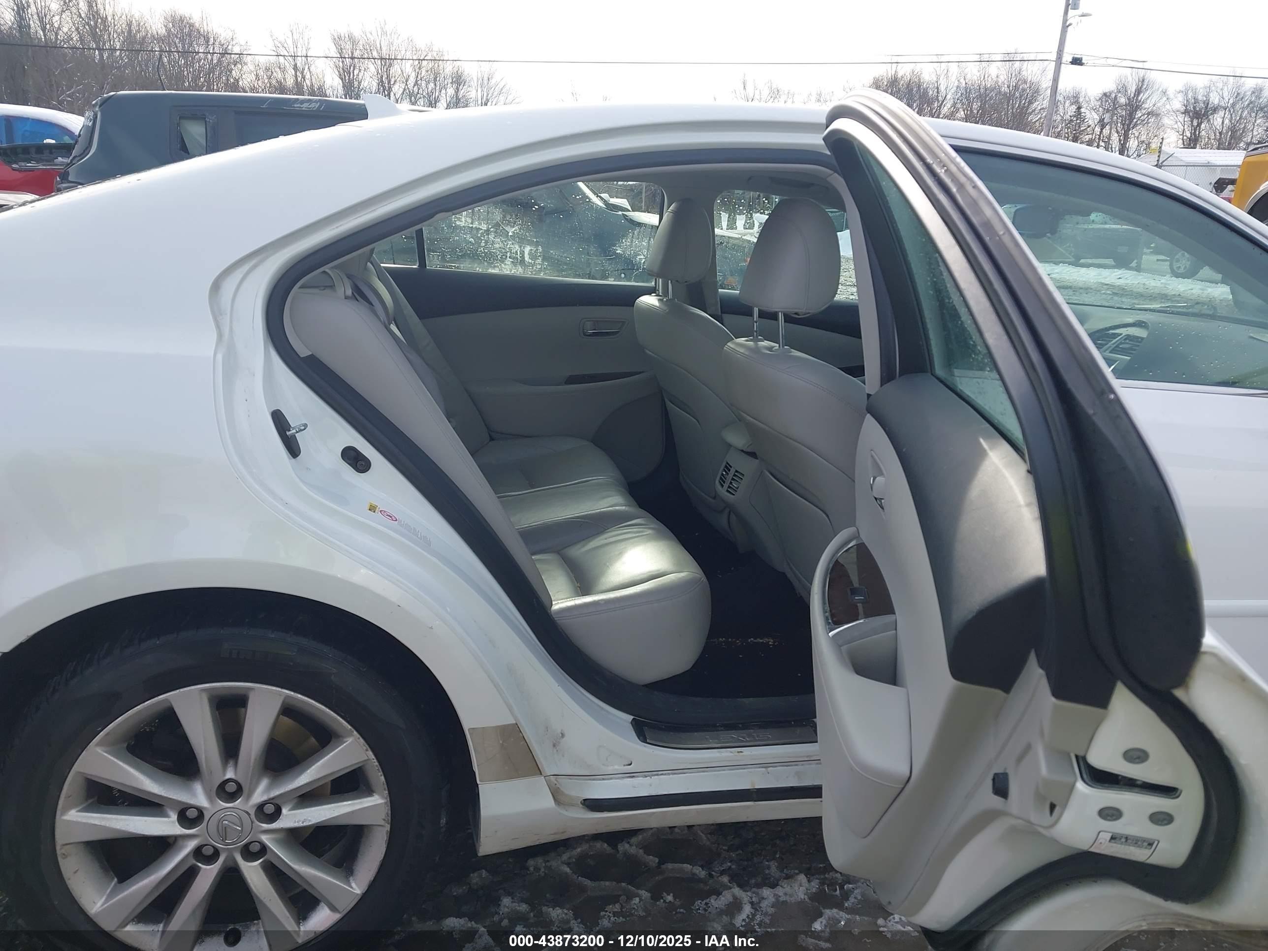 LEXUS ES image 8