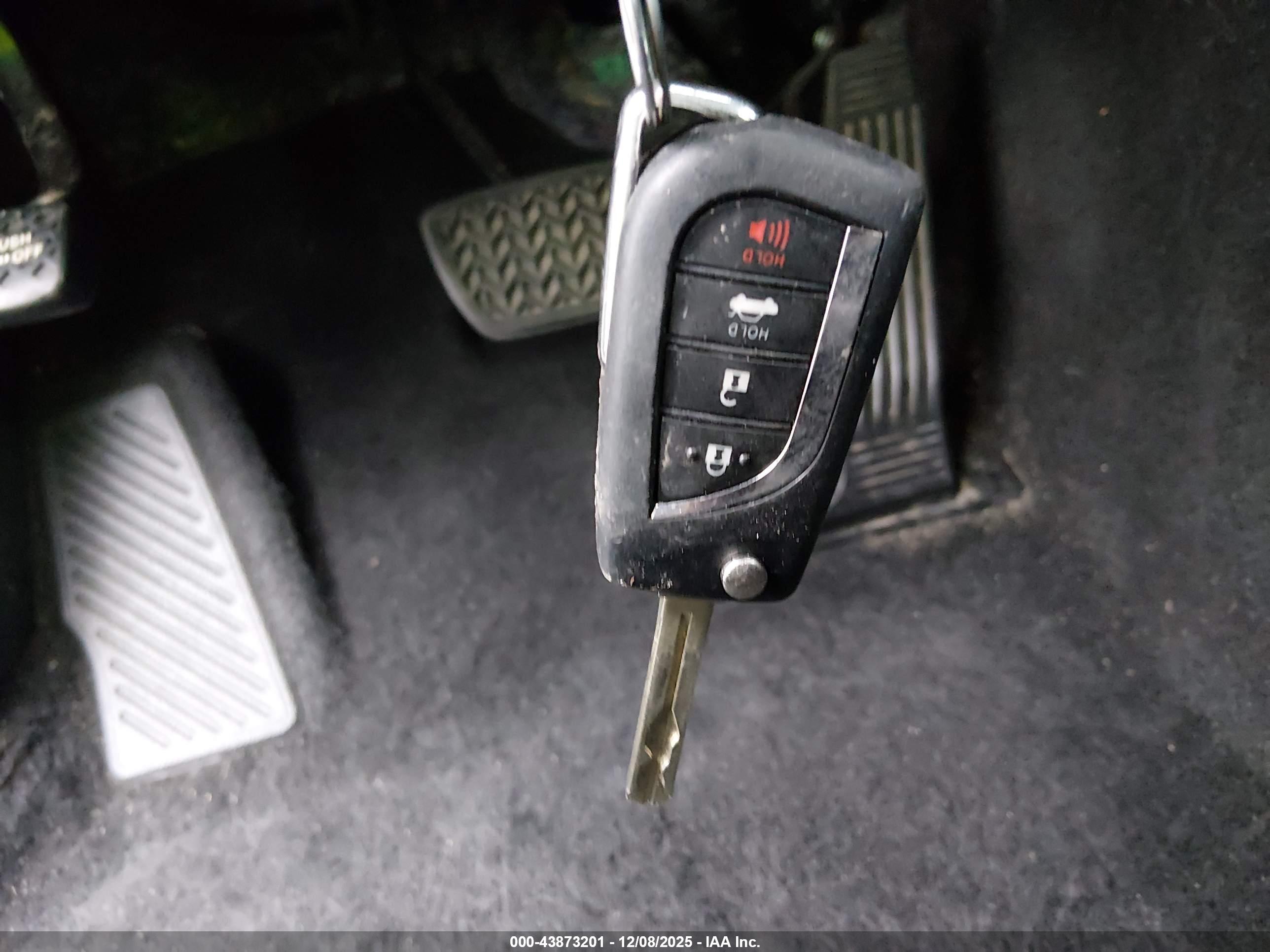 TOYOTA CAMRY image 11