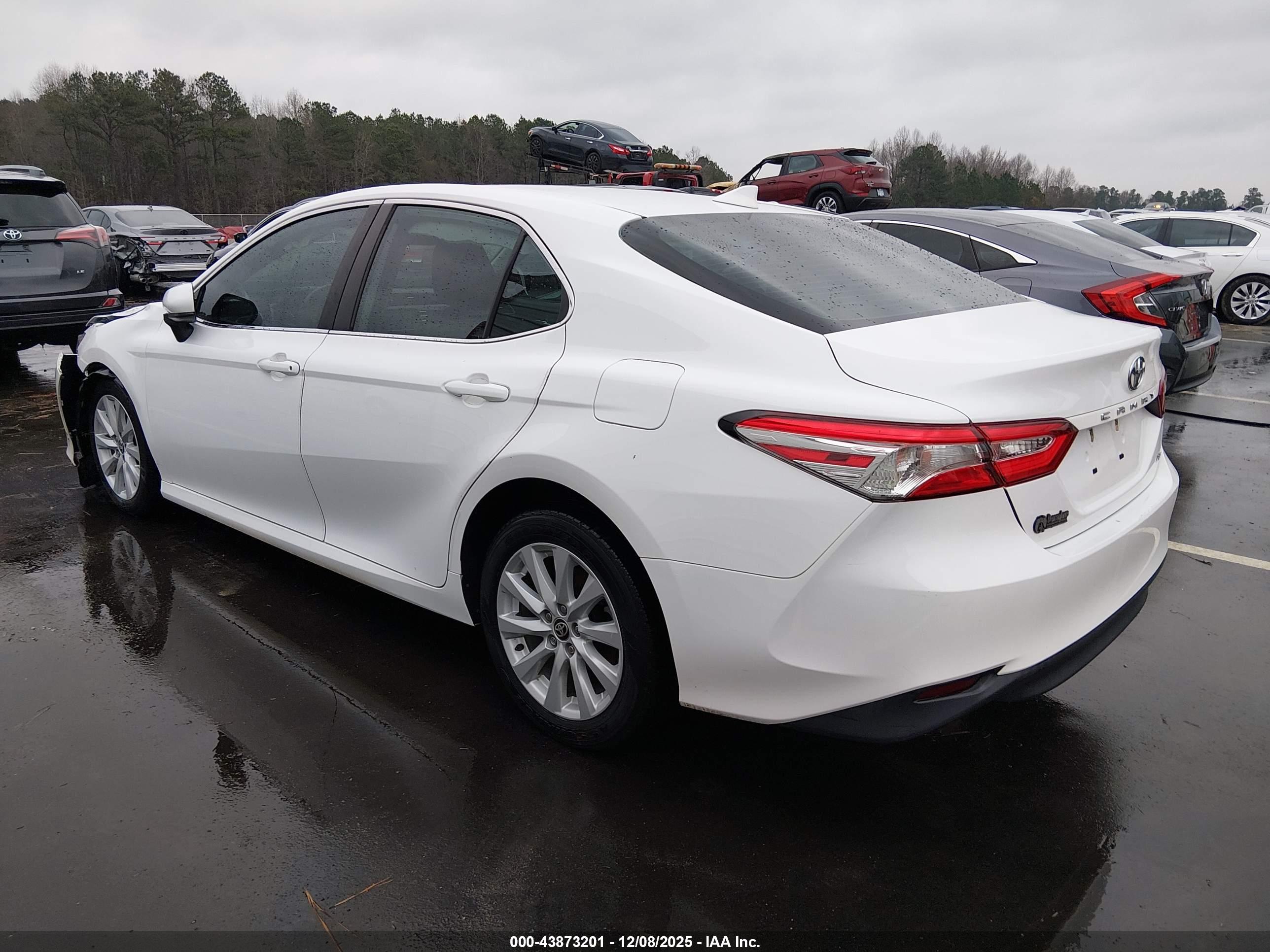 TOYOTA CAMRY image 3