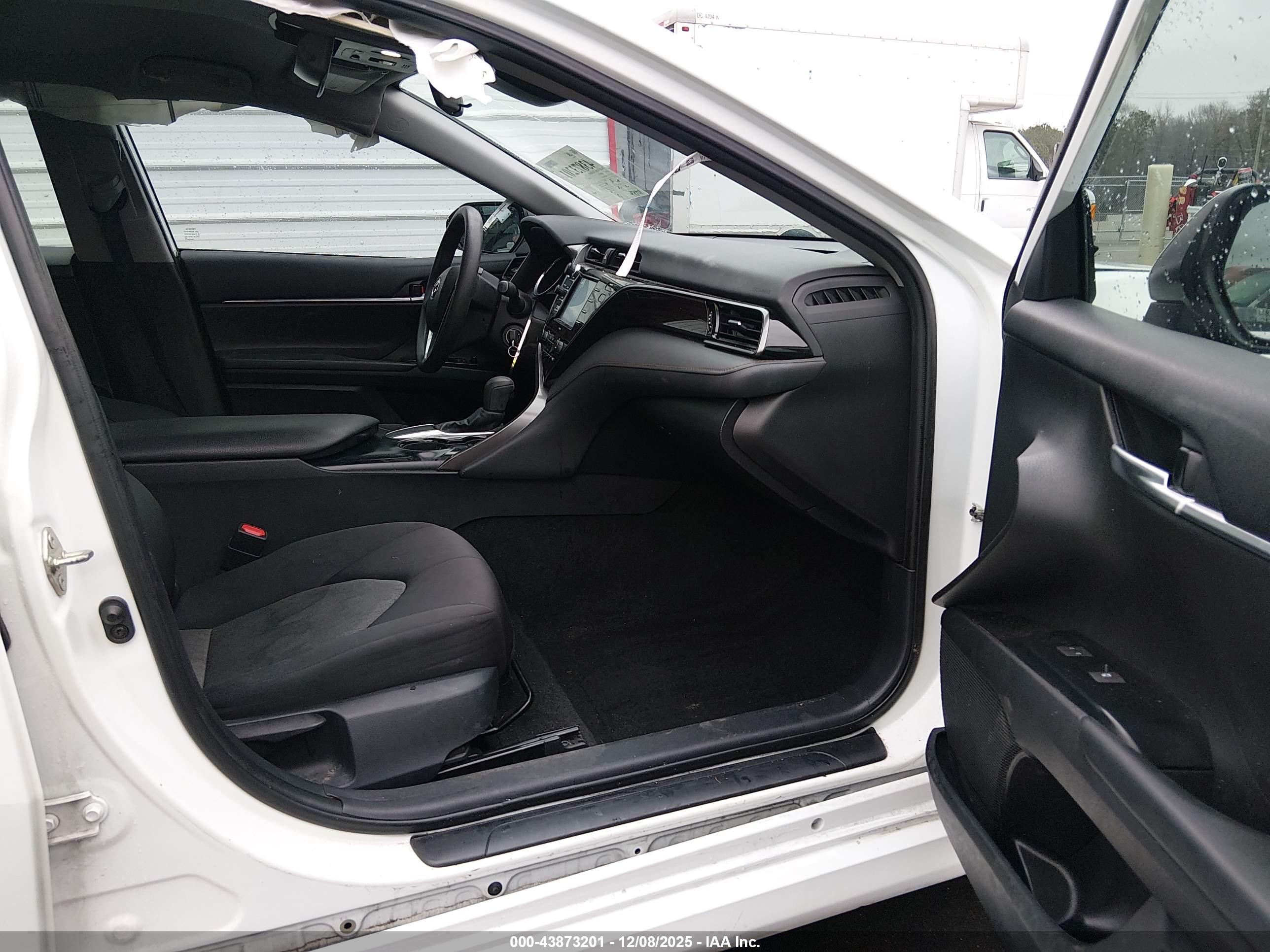 TOYOTA CAMRY image 5