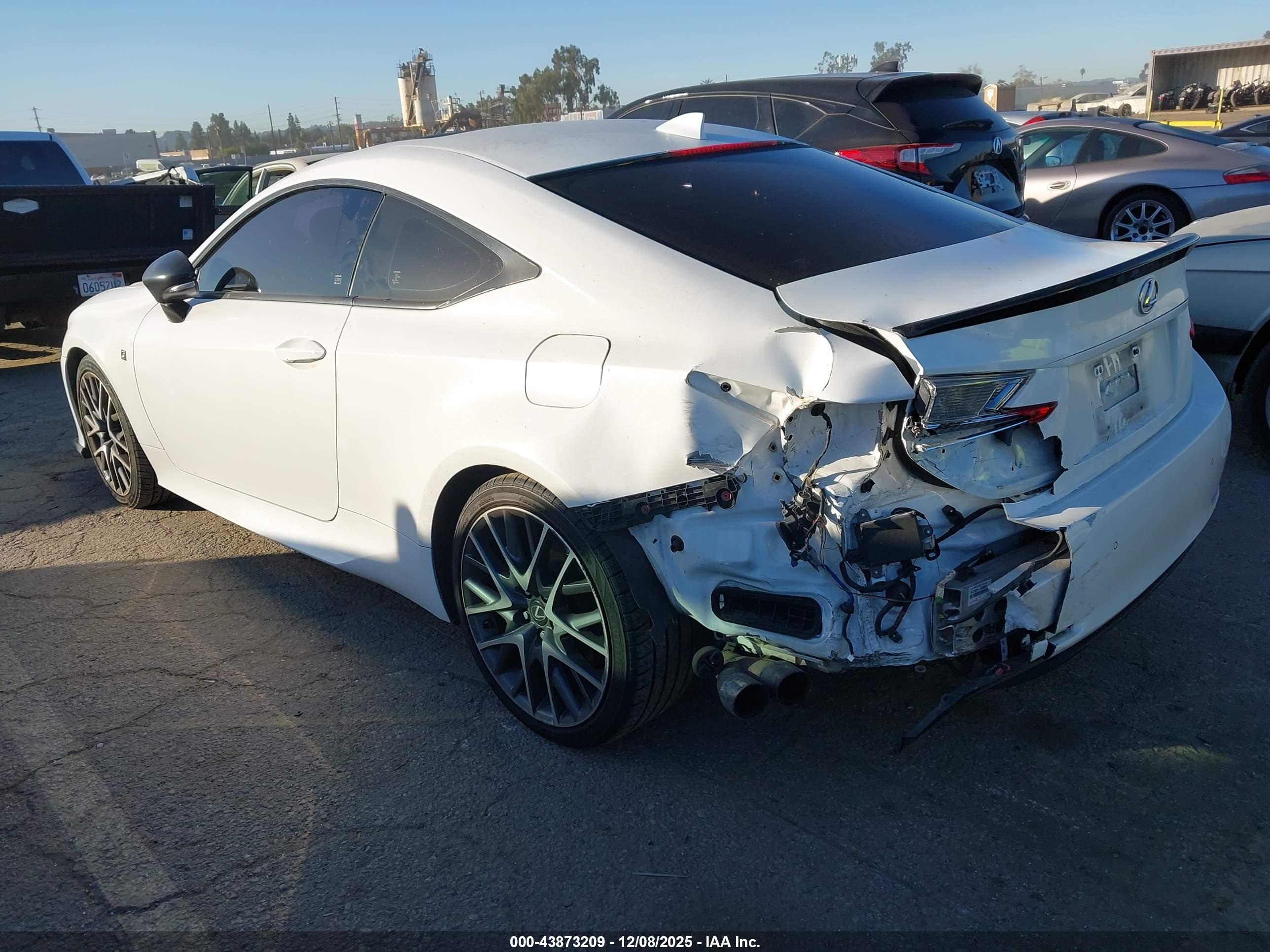 LEXUS RC image 3