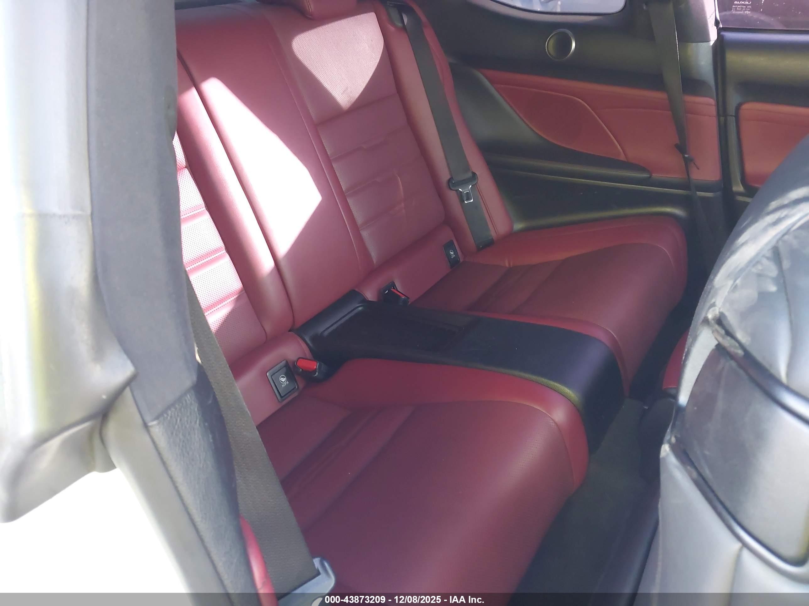 LEXUS RC image 8
