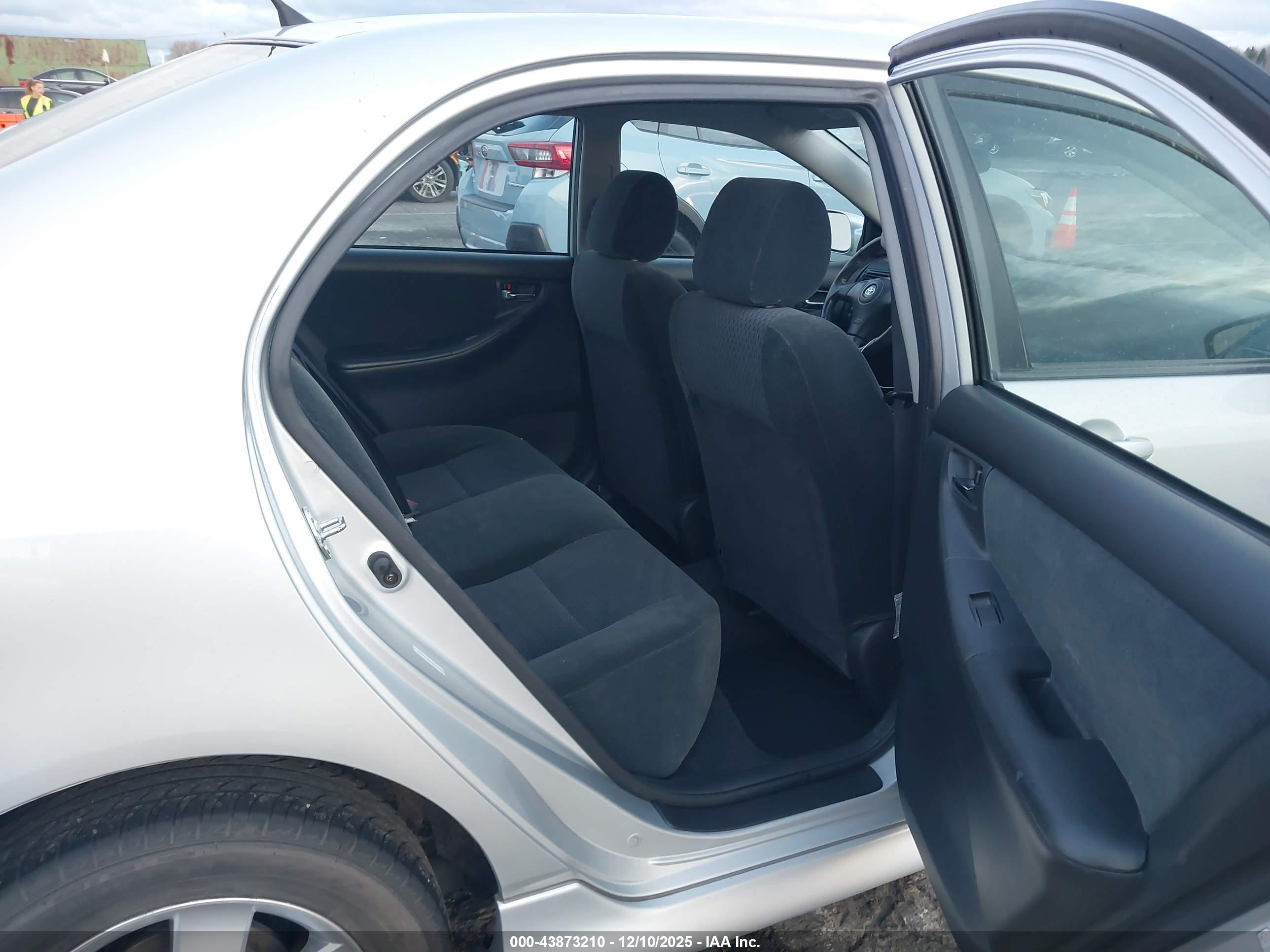 TOYOTA COROLLA image 8