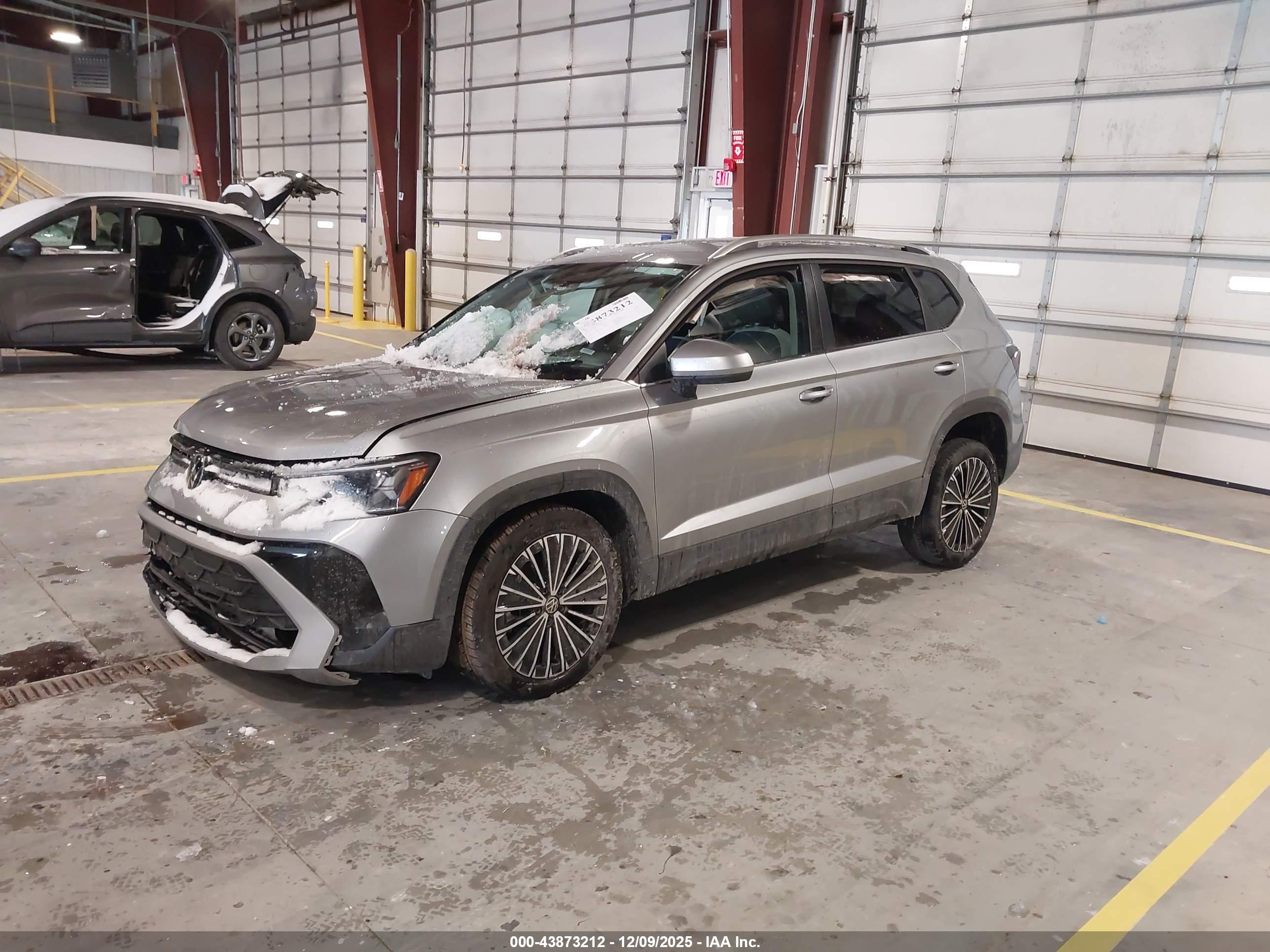 VOLKSWAGEN TAOS image 2