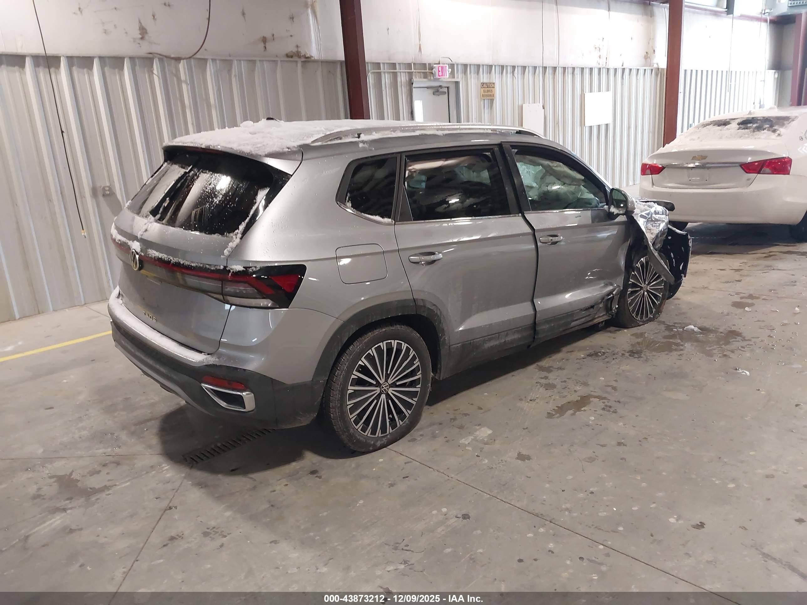 VOLKSWAGEN TAOS image 4