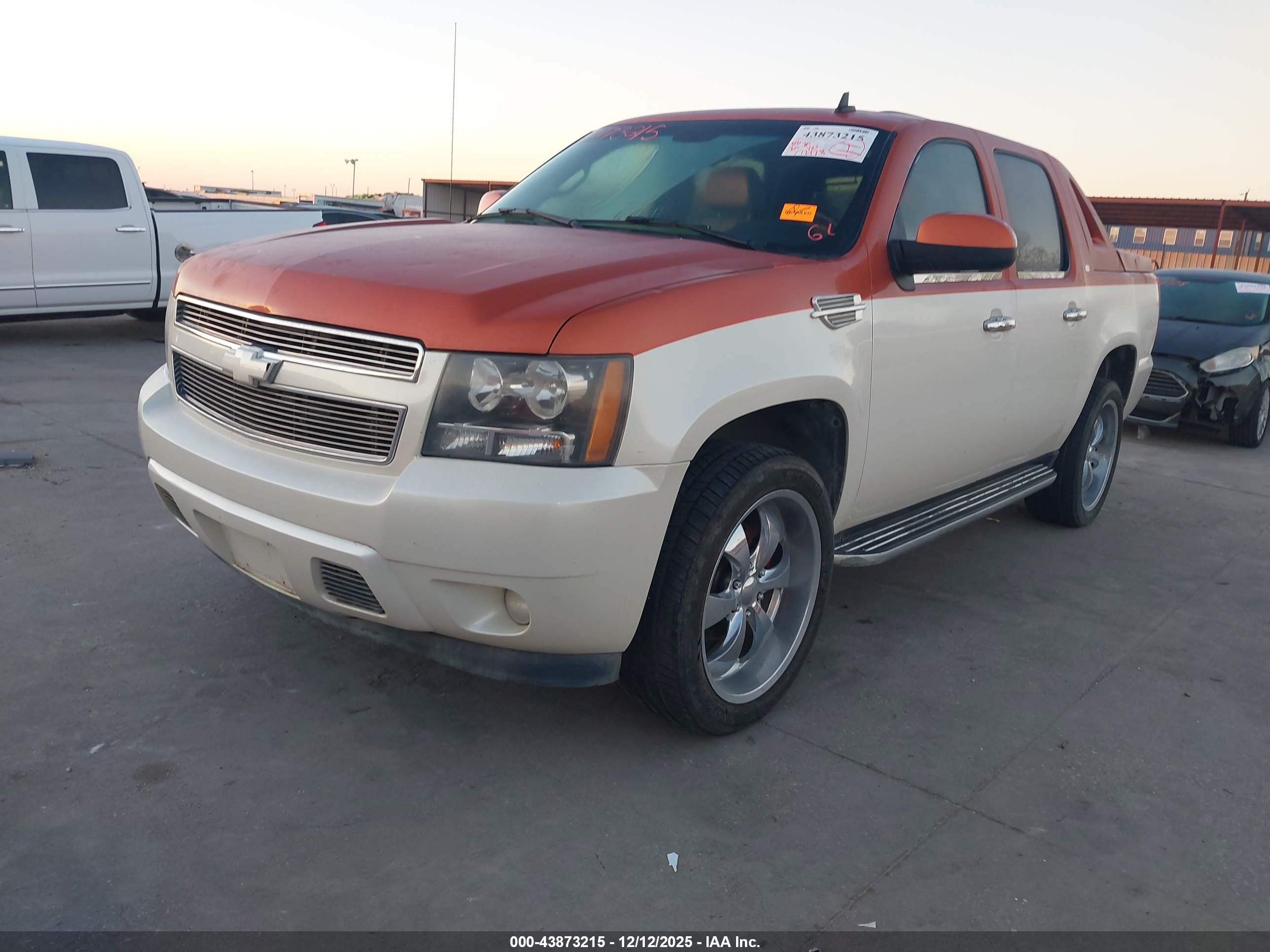 CHEVROLET AVALANCHE image 2