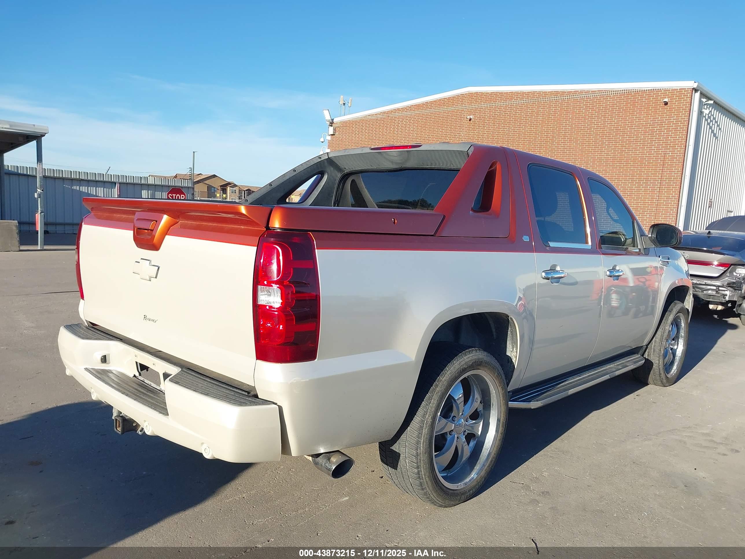 CHEVROLET AVALANCHE image 4