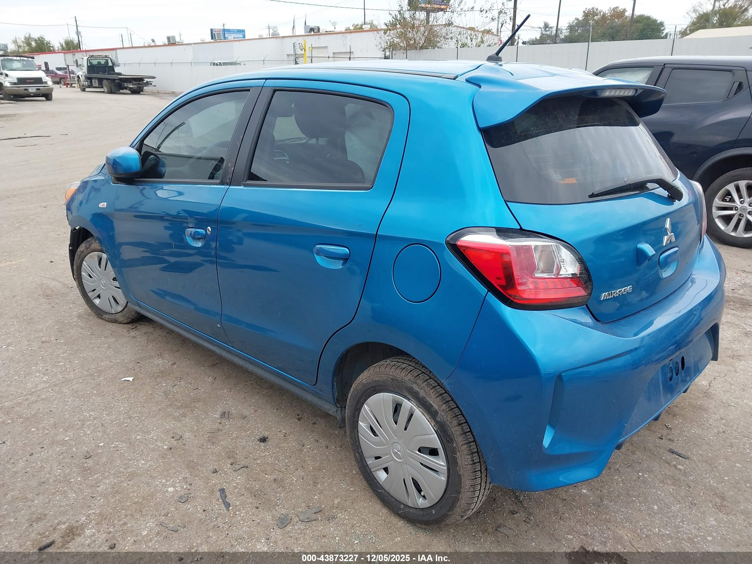 MITSUBISHI MIRAGE image 3