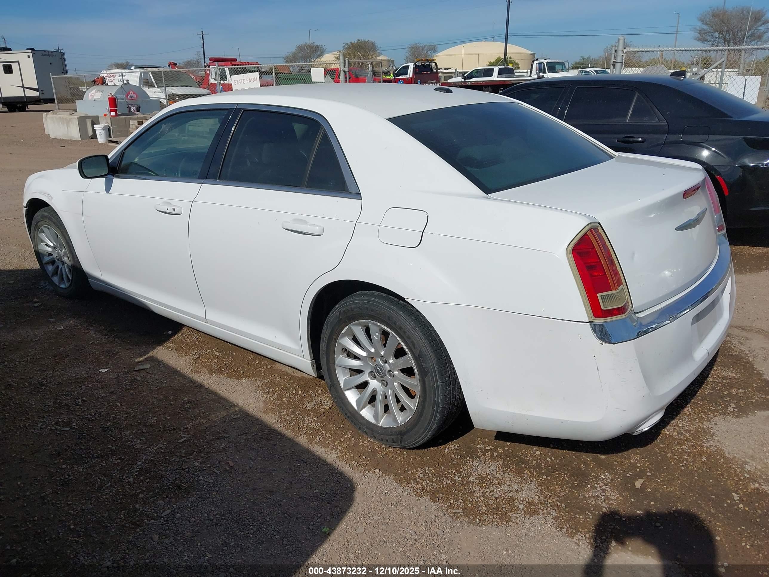 CHRYSLER 300 image 3