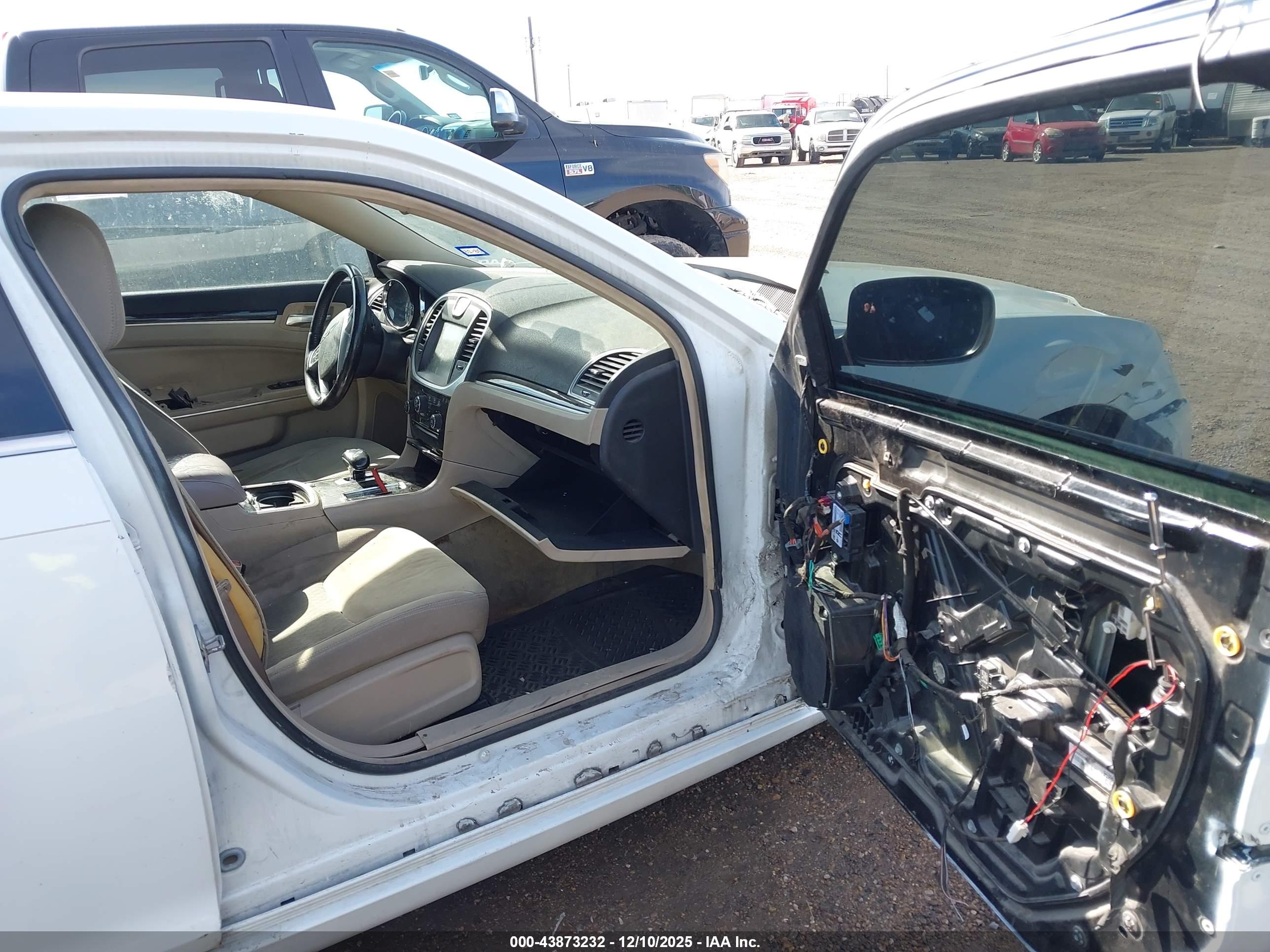 CHRYSLER 300 image 5