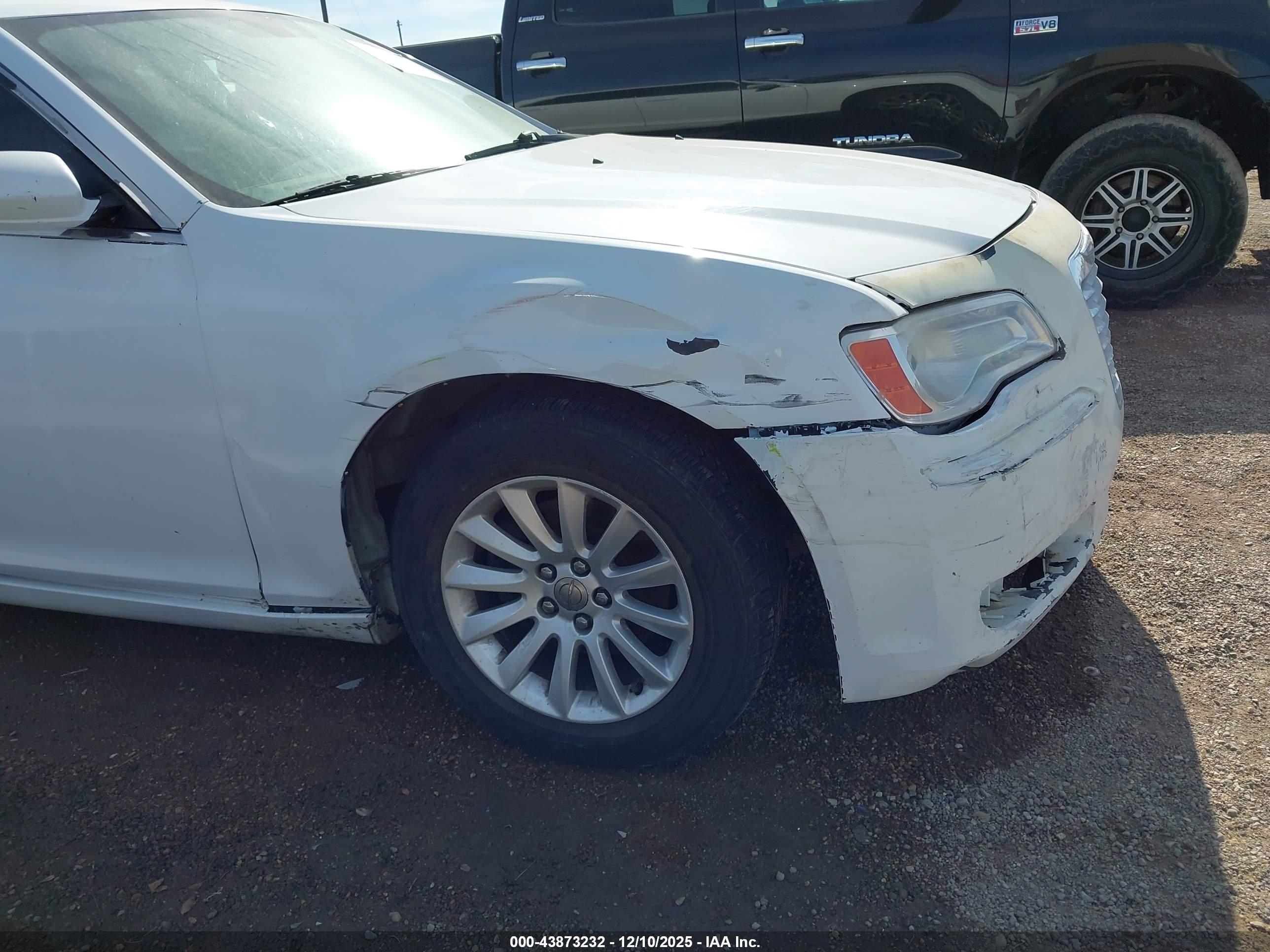 CHRYSLER 300 image 6
