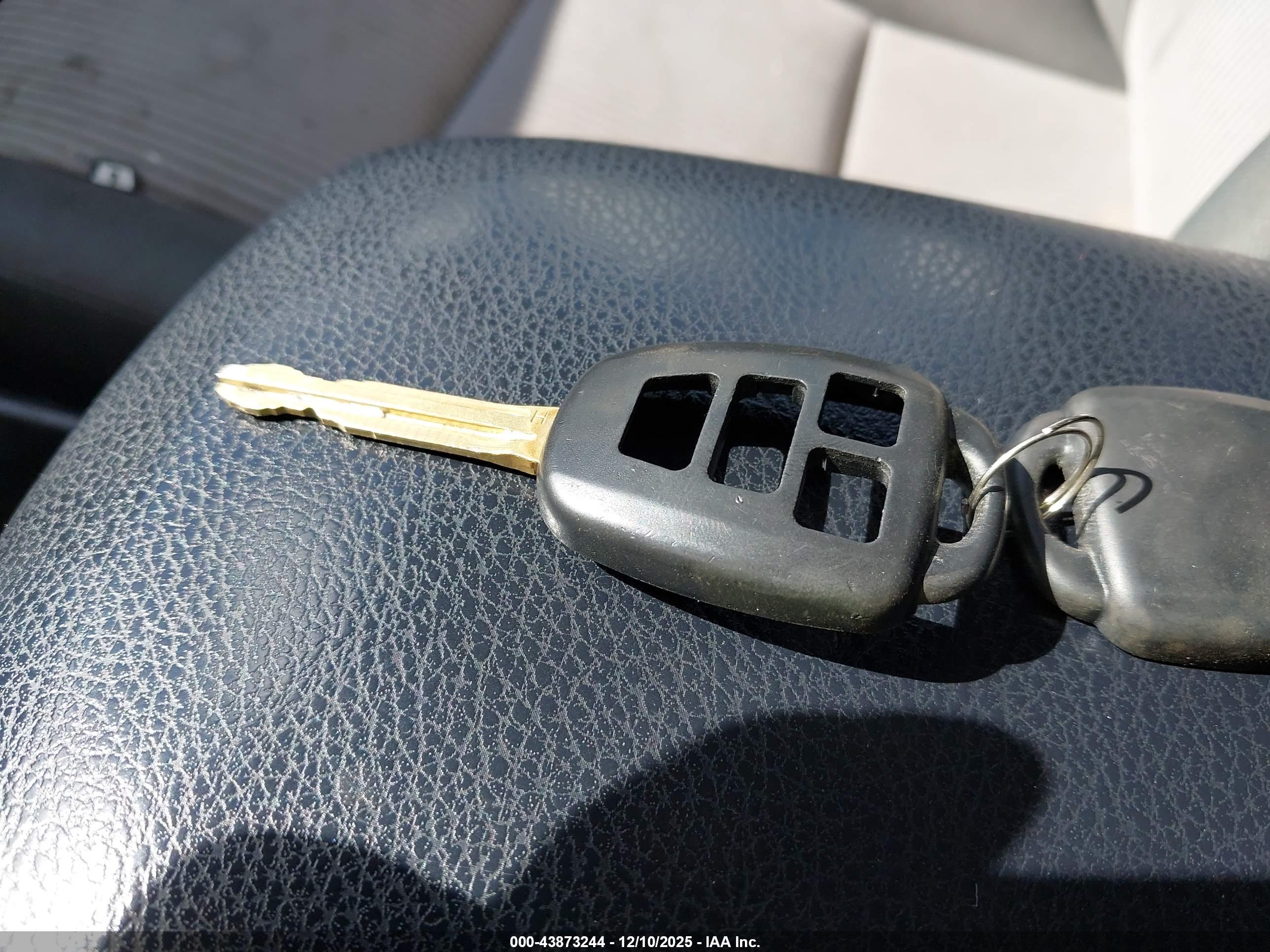 TOYOTA RAV4 image 11