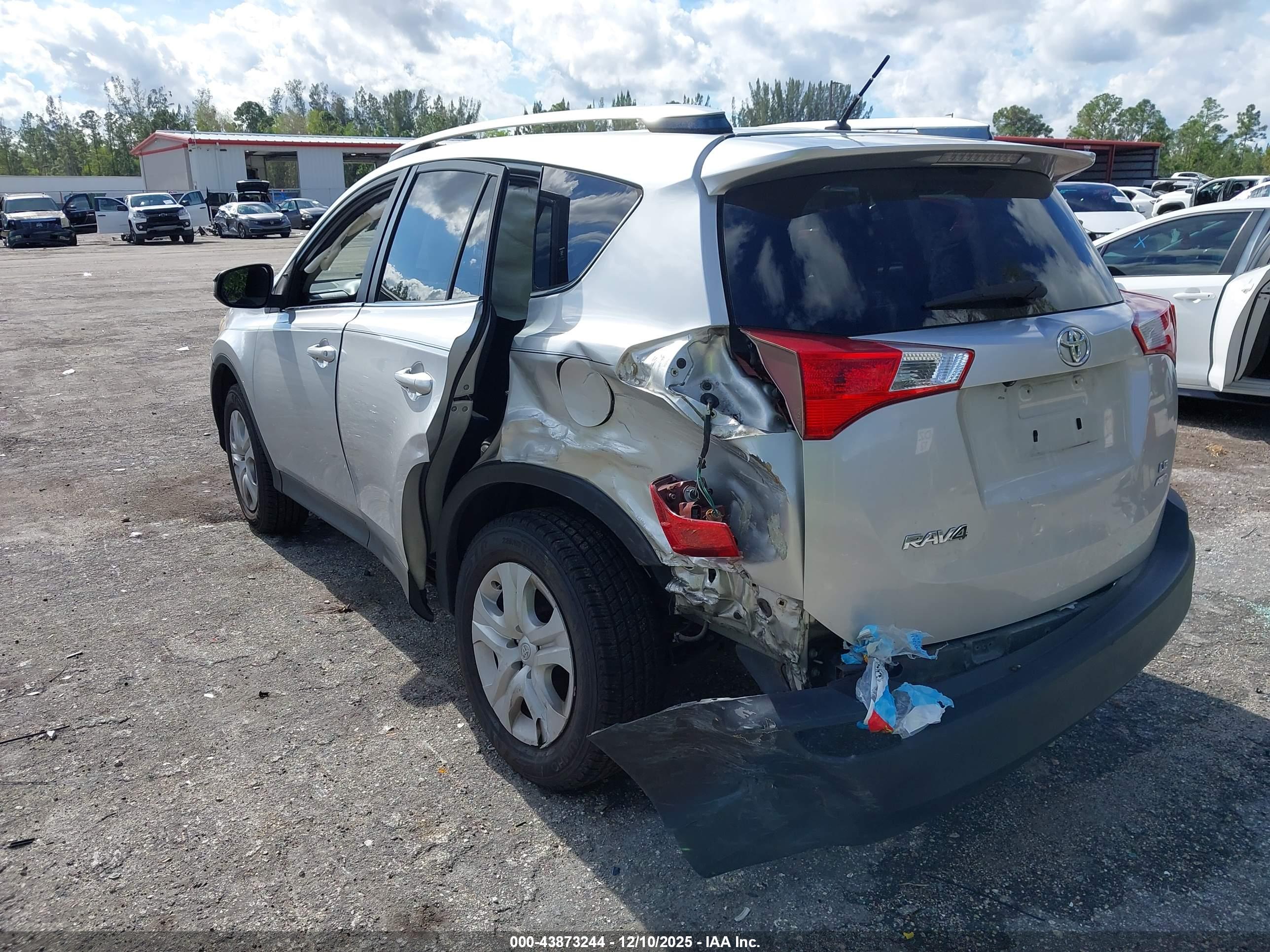 TOYOTA RAV4 image 3