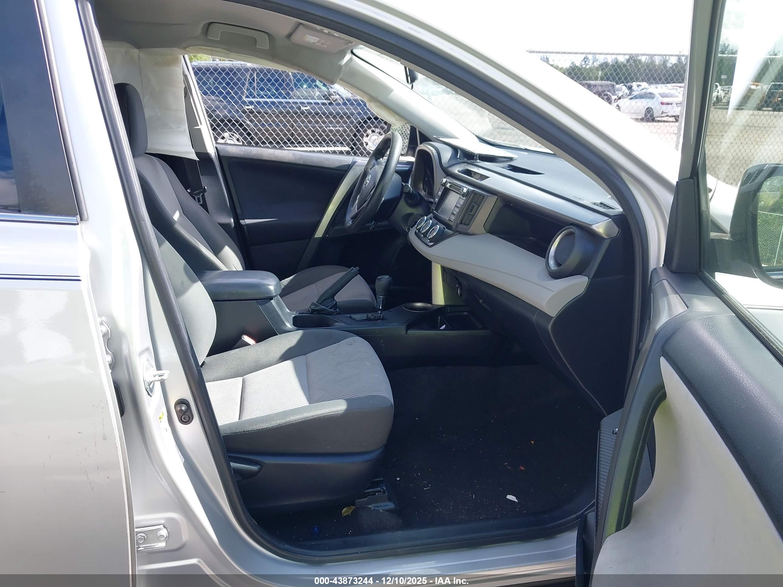 TOYOTA RAV4 image 5