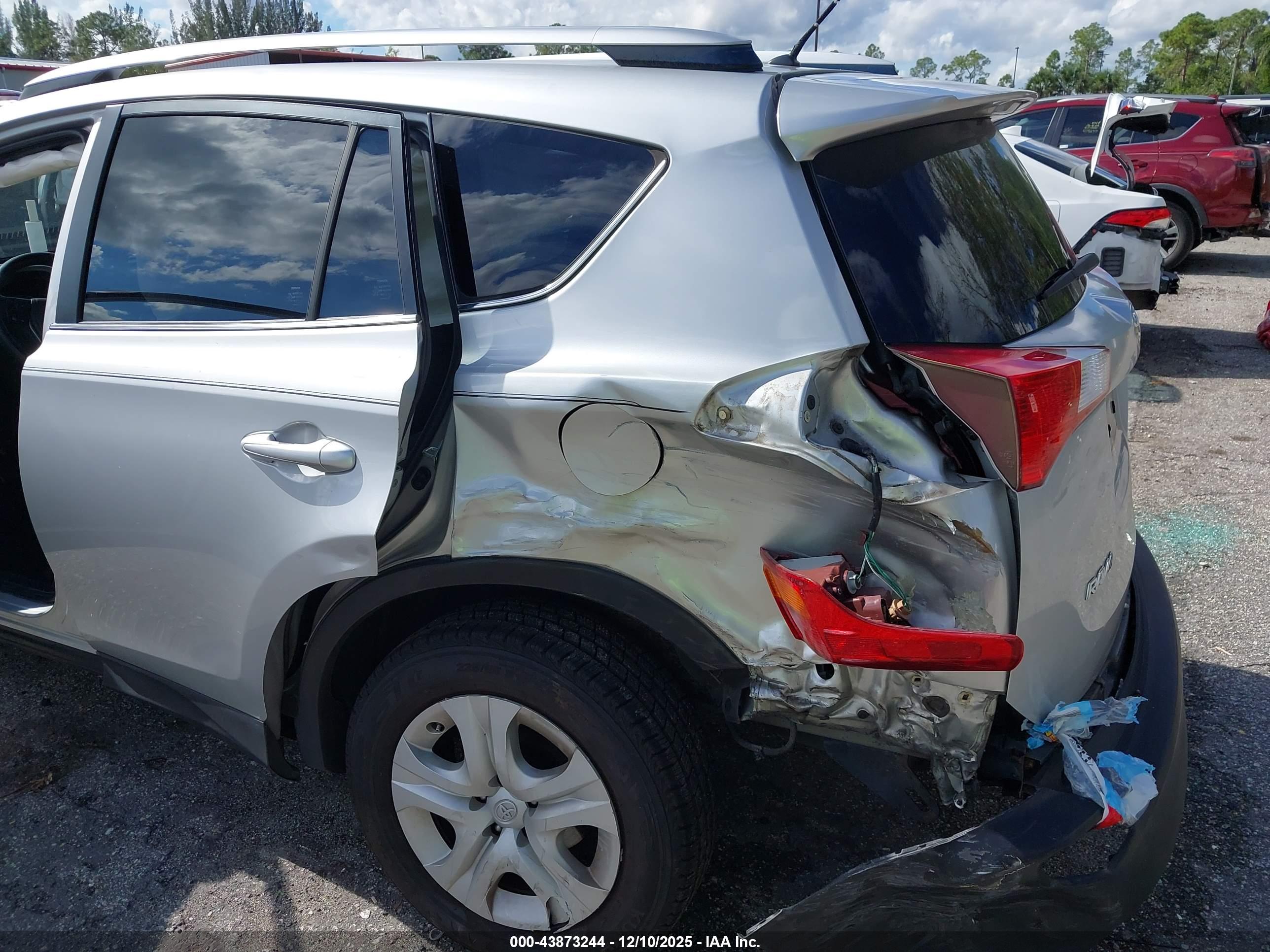 TOYOTA RAV4 image 6