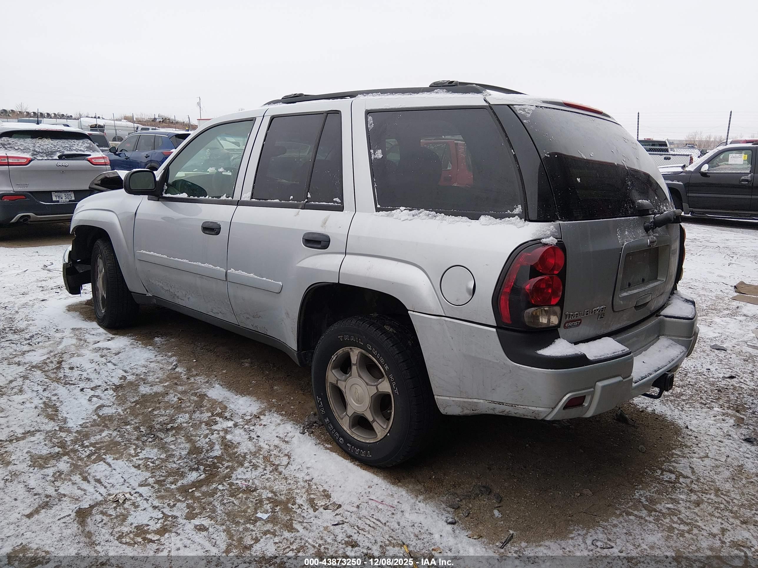 CHEVROLET TRAILBLAZER image 3