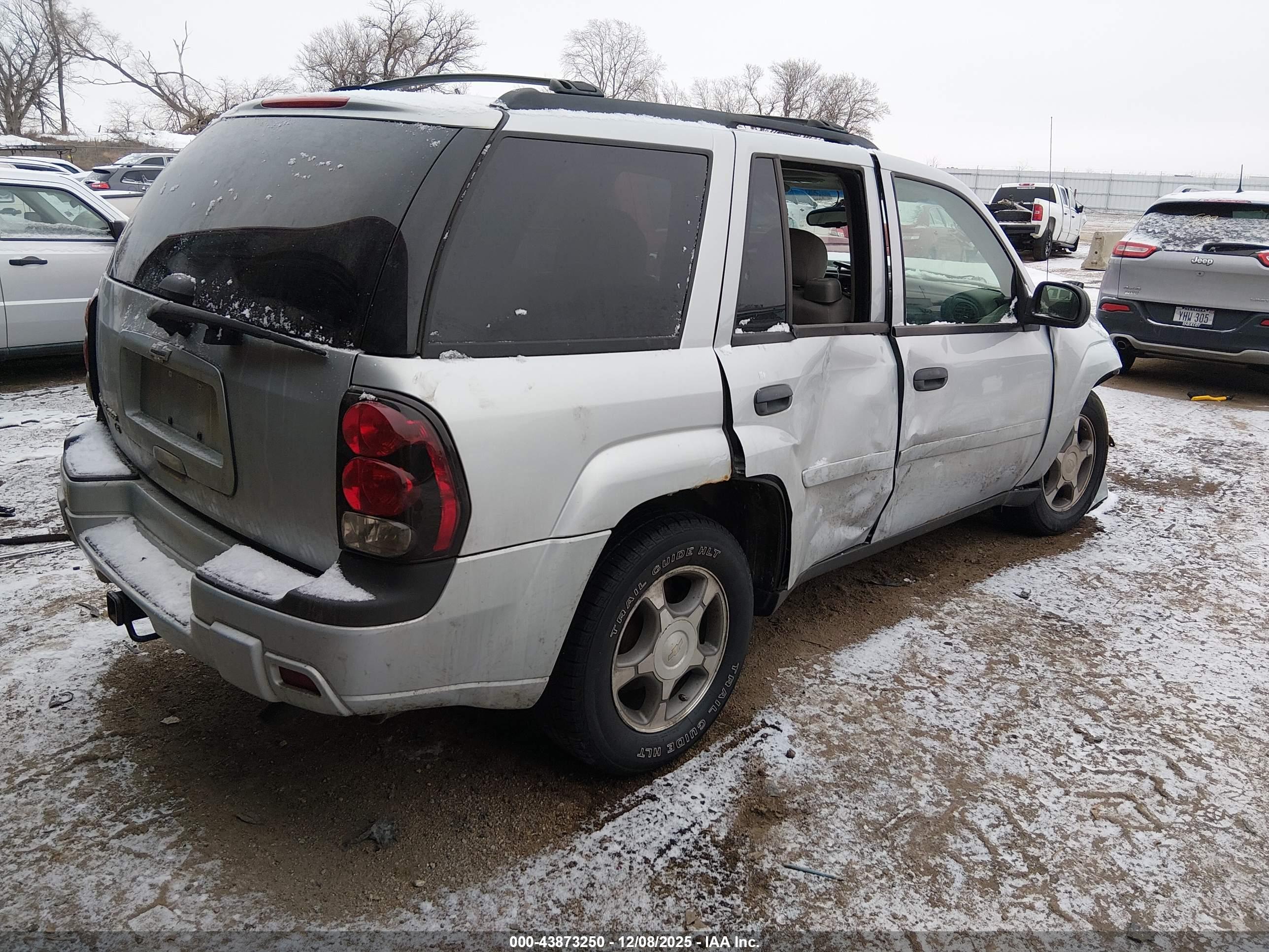 CHEVROLET TRAILBLAZER image 4