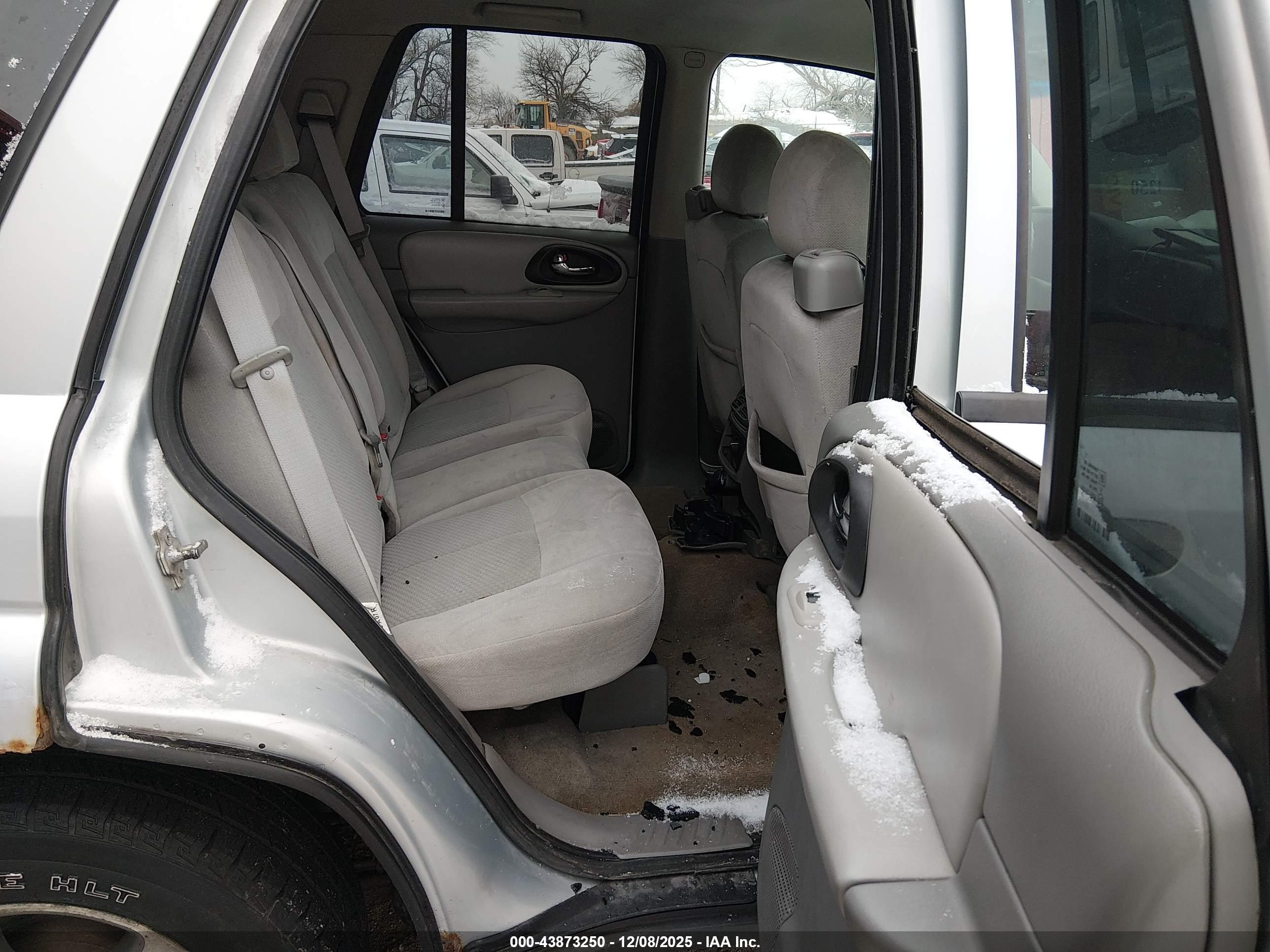 CHEVROLET TRAILBLAZER image 8