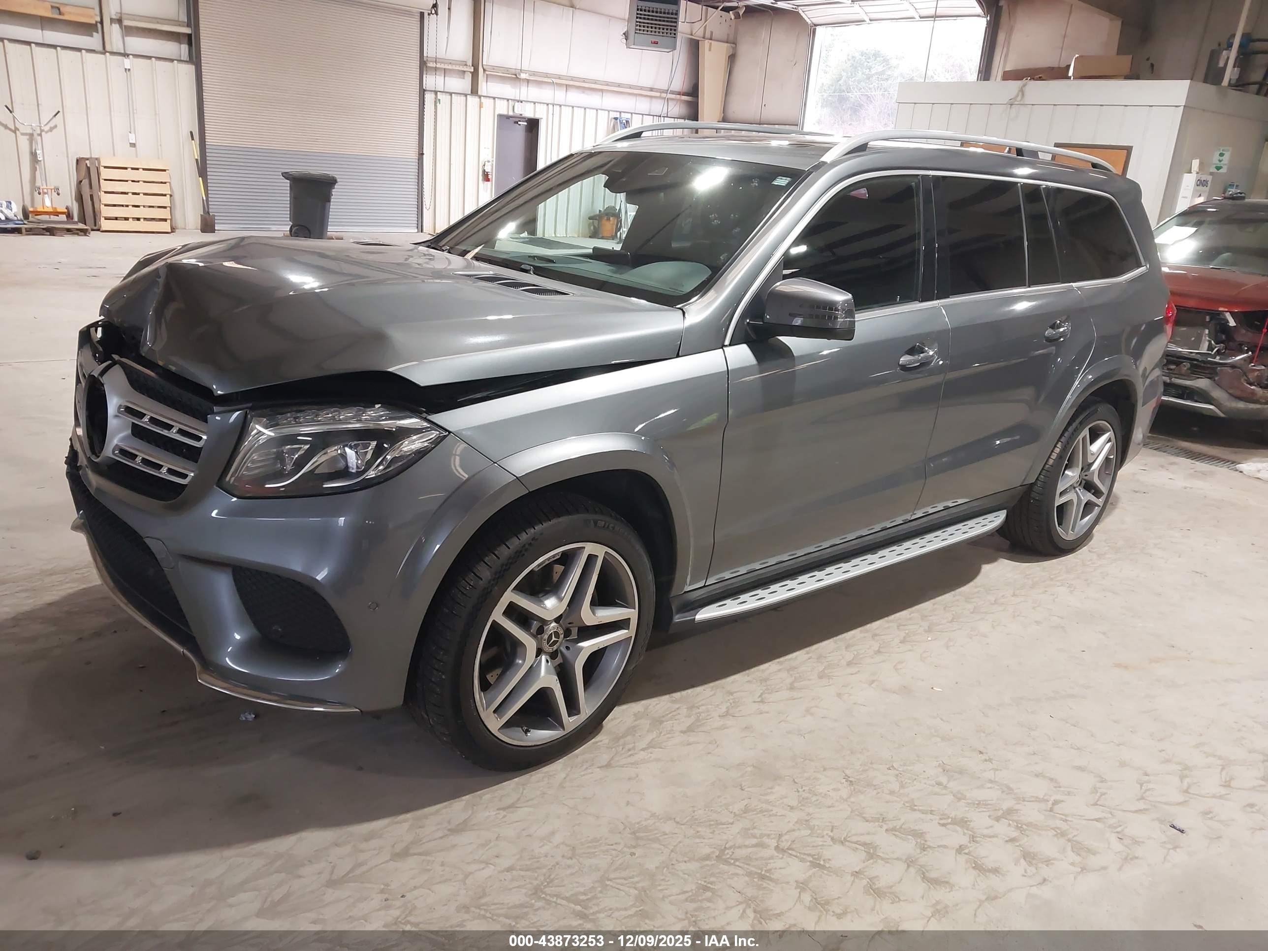 MERCEDES-BENZ GLS image 2
